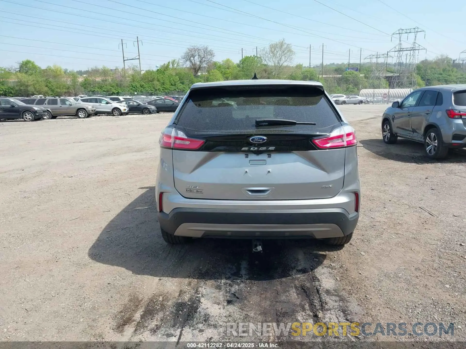 17 Photograph of a damaged car 2FMPK4J95MBA03957 FORD EDGE 2021