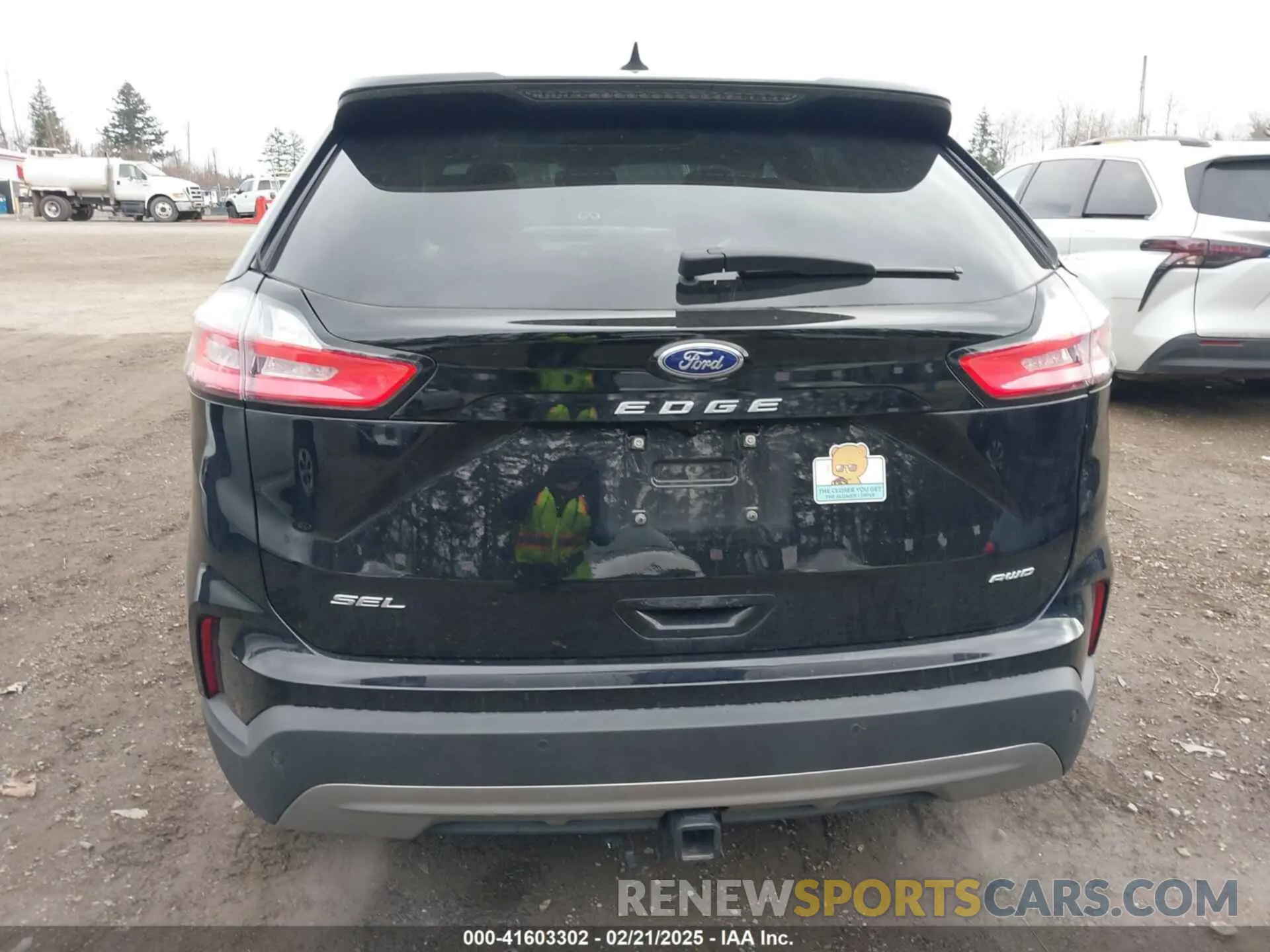 17 Photograph of a damaged car 2FMPK4J98MBA58385 FORD EDGE 2021