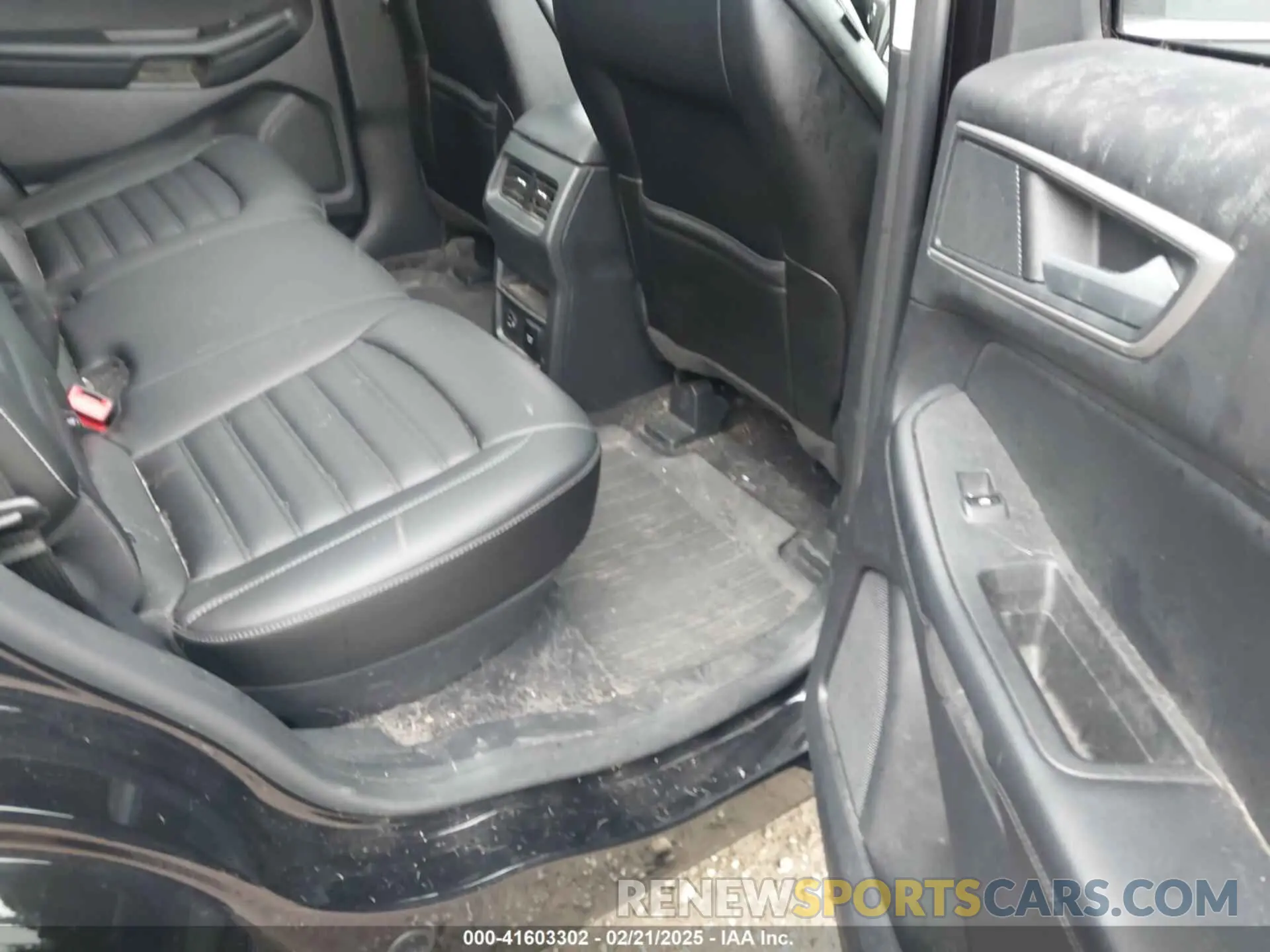 8 Photograph of a damaged car 2FMPK4J98MBA58385 FORD EDGE 2021