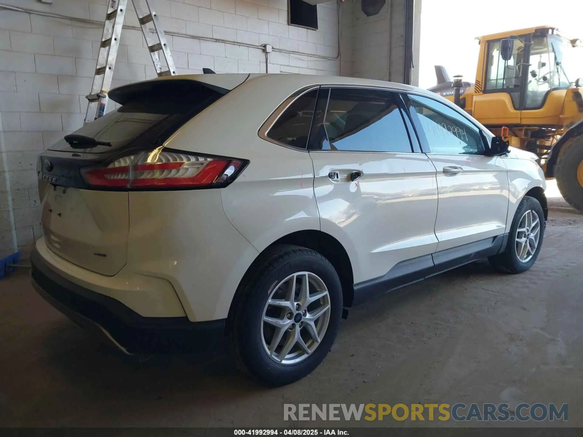 4 Photograph of a damaged car 2FMPK4J9XMBA38672 FORD EDGE 2021