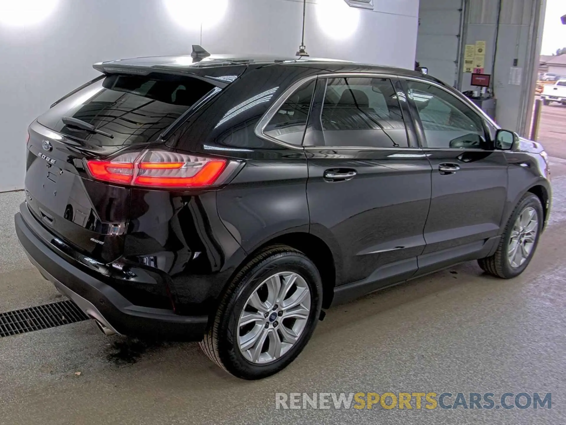 21 Photograph of a damaged car 2FMPK4K99MBA51606 FORD EDGE 2021