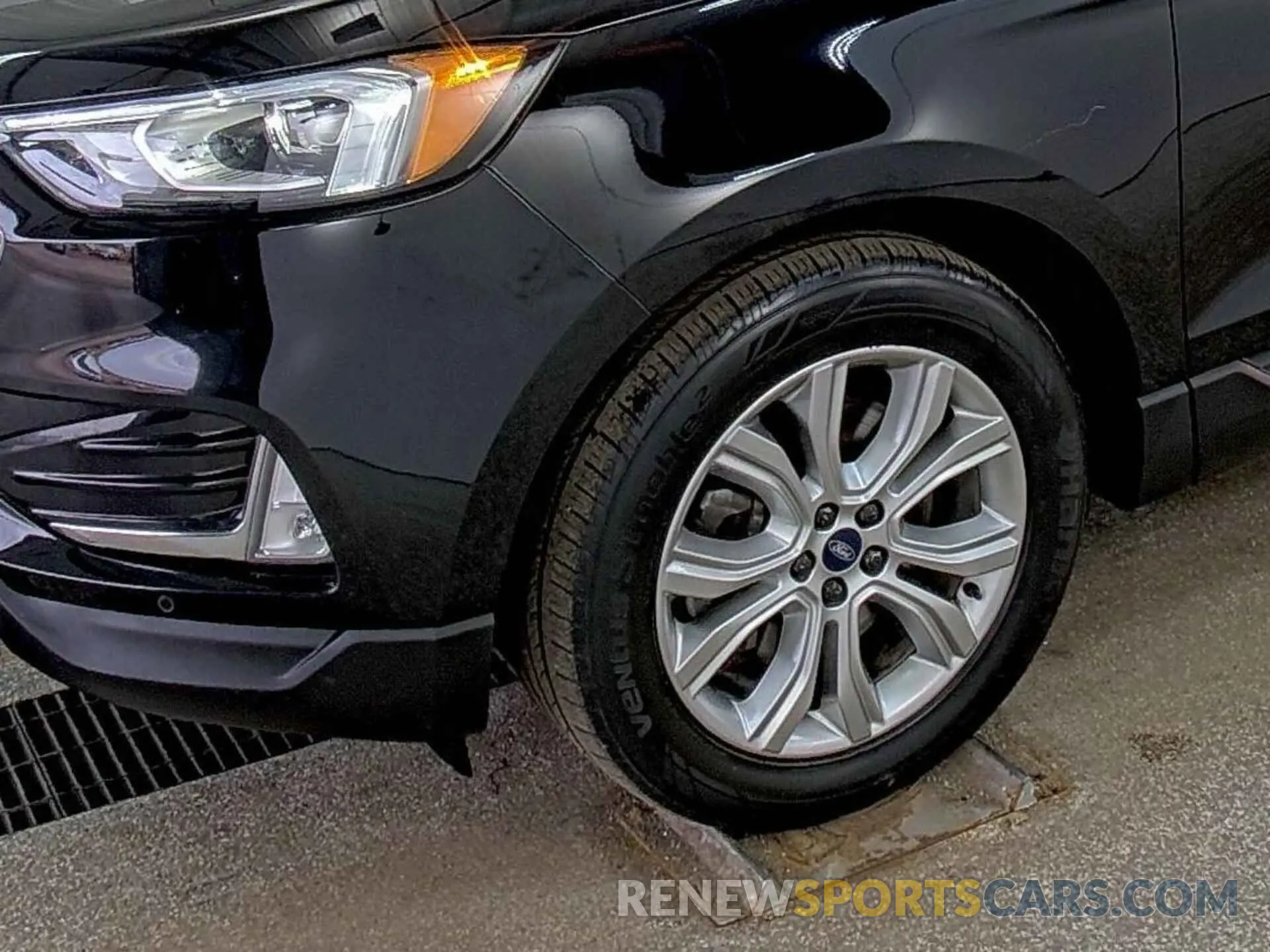 28 Photograph of a damaged car 2FMPK4K99MBA51606 FORD EDGE 2021