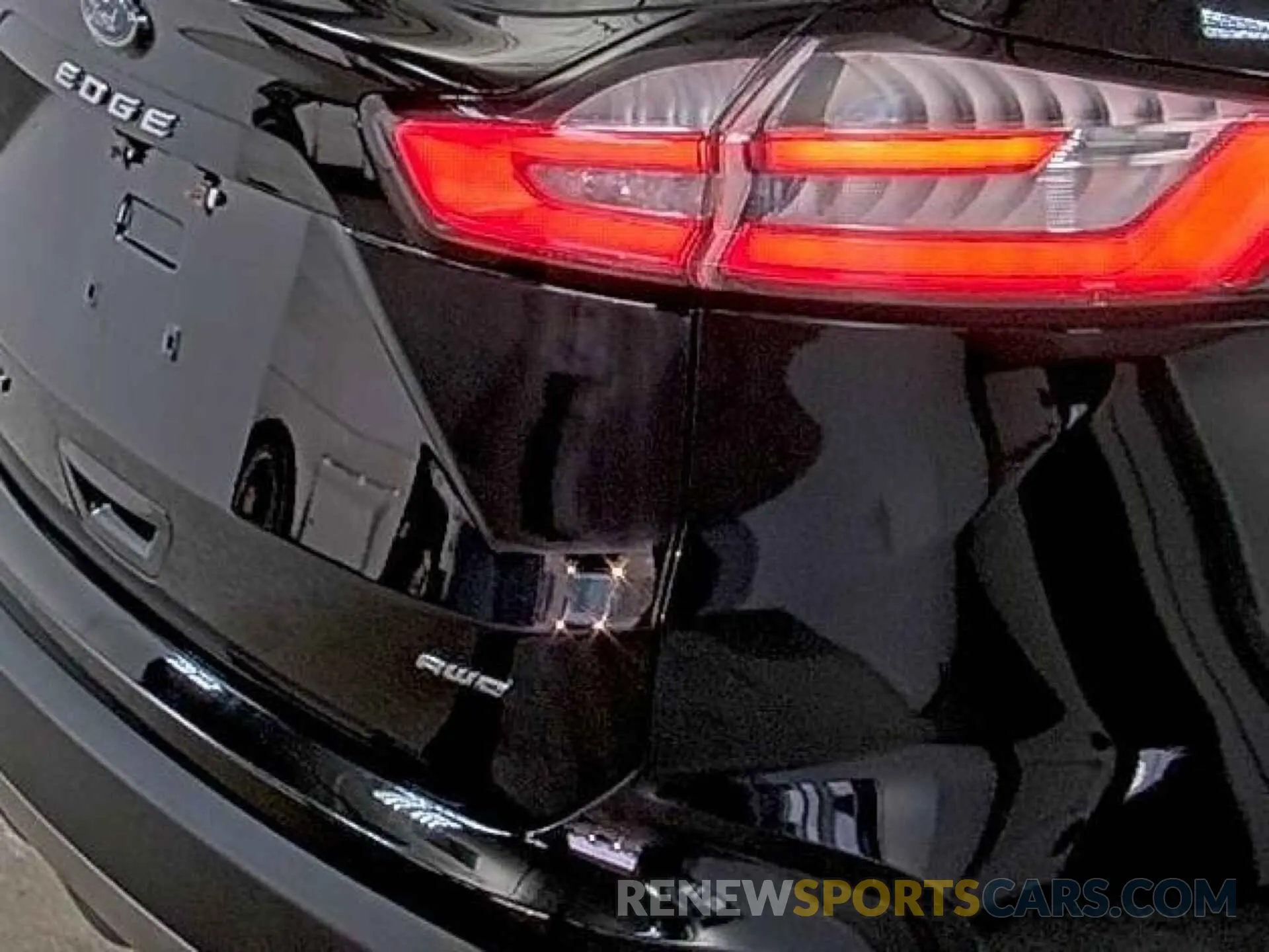 32 Photograph of a damaged car 2FMPK4K99MBA51606 FORD EDGE 2021