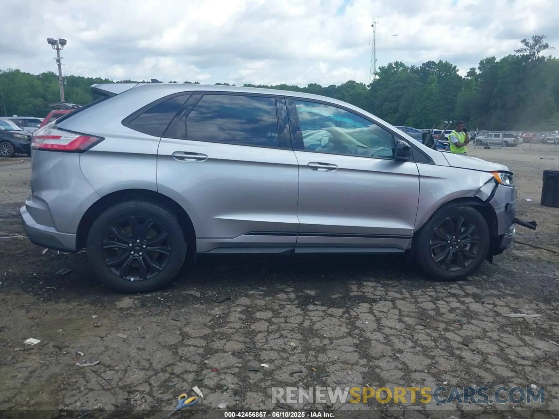 13 Photograph of a damaged car 2FMPK4G94NBB00382 FORD EDGE 2022