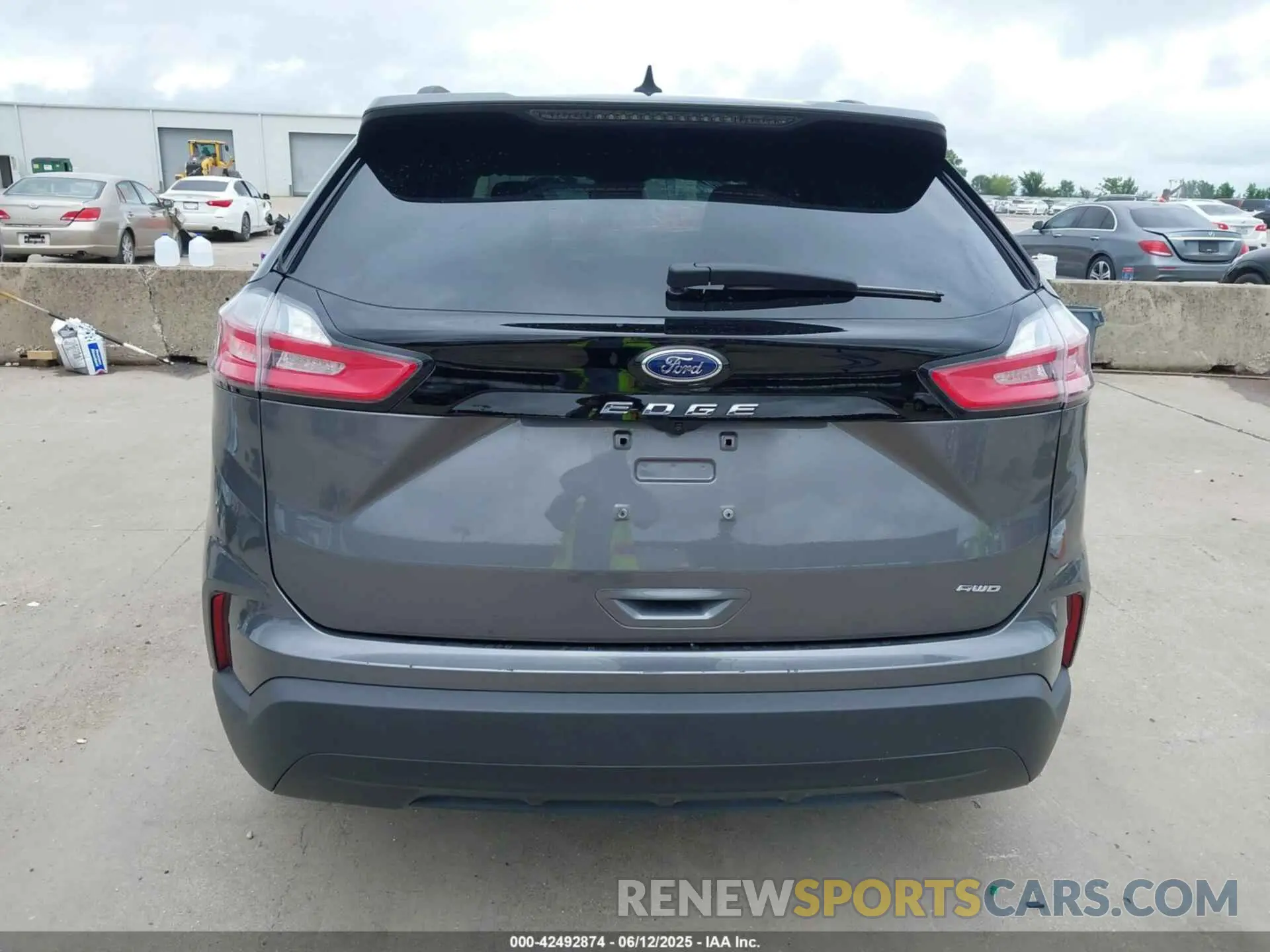 17 Photograph of a damaged car 2FMPK4G95NBB16784 FORD EDGE 2022