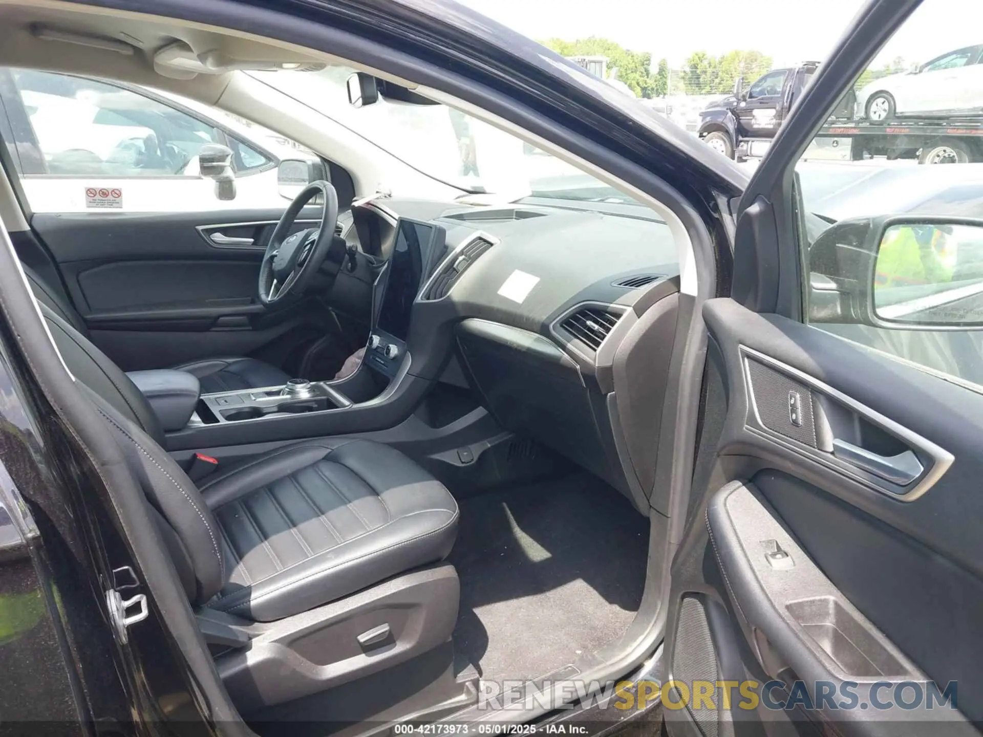 5 Photograph of a damaged car 2FMPK4J92NBA93408 FORD EDGE 2022