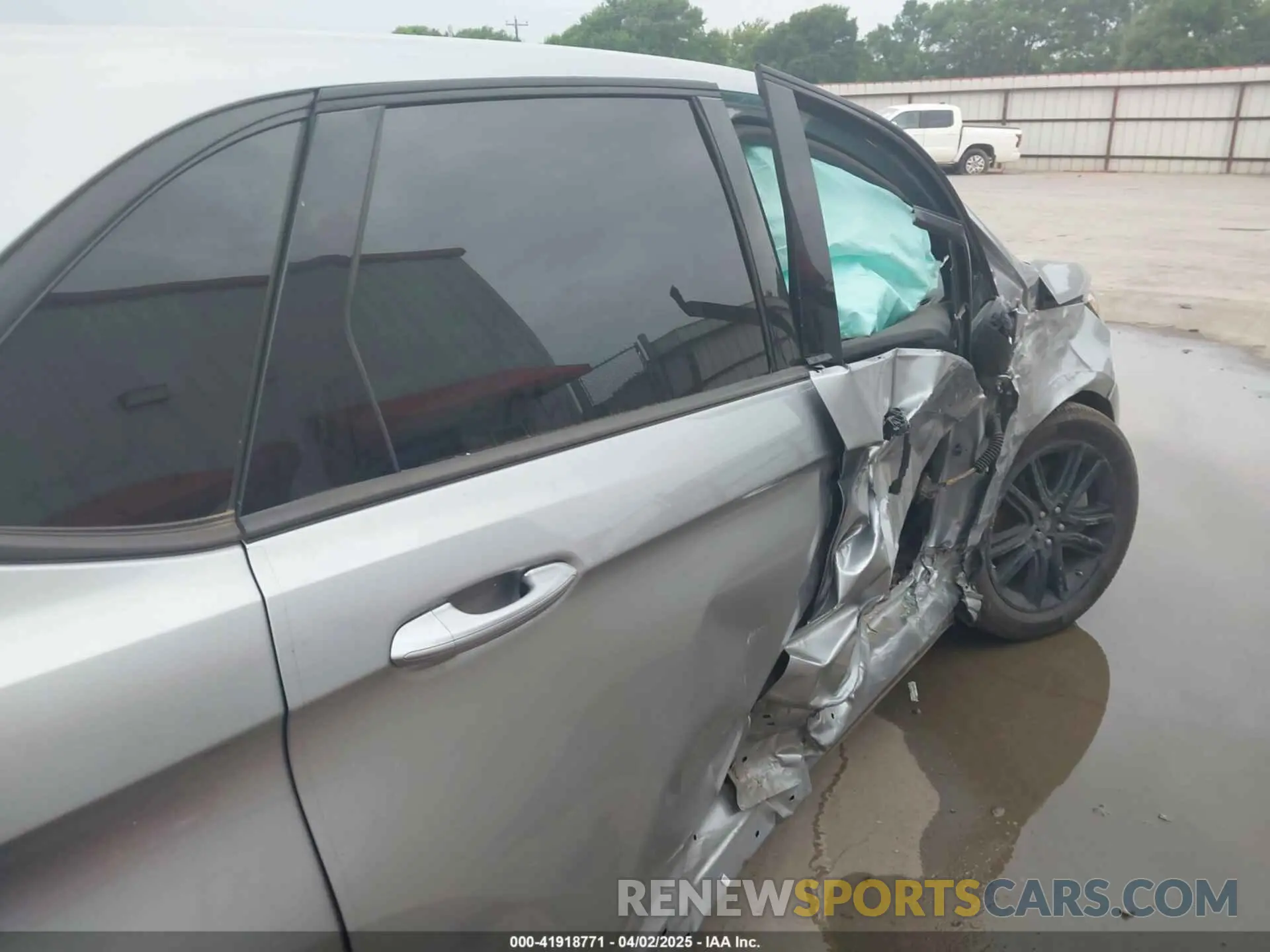 18 Photograph of a damaged car 2FMPK4J93NBA28874 FORD EDGE 2022