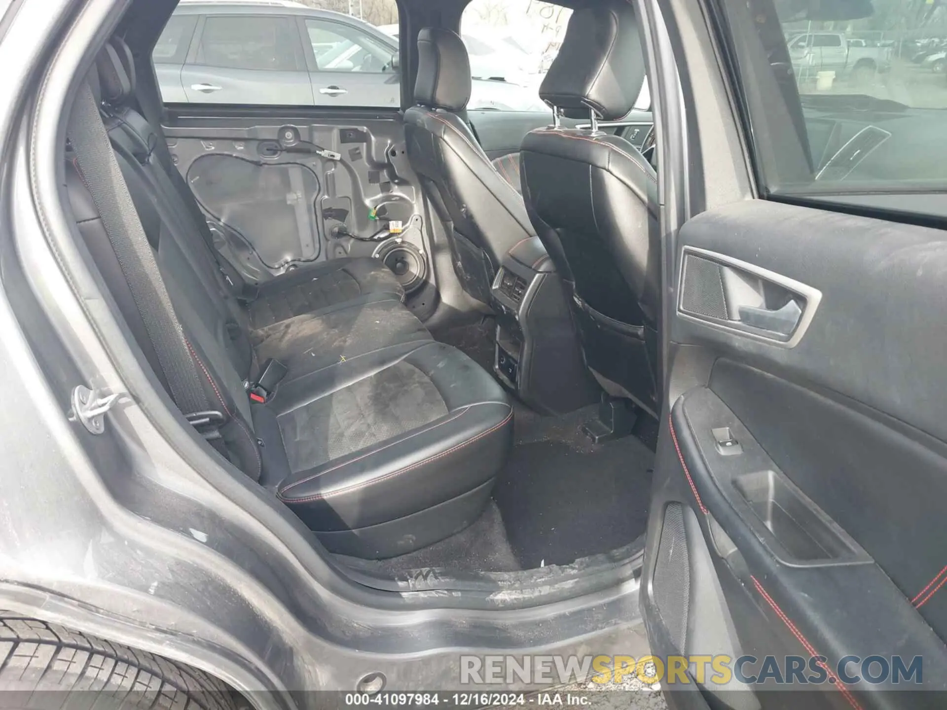 8 Photograph of a damaged car 2FMPK4J94NBA26194 FORD EDGE 2022