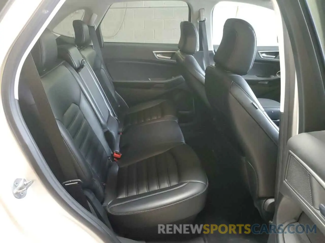 11 Photograph of a damaged car 2FMPK4J94NBA71040 FORD EDGE 2022