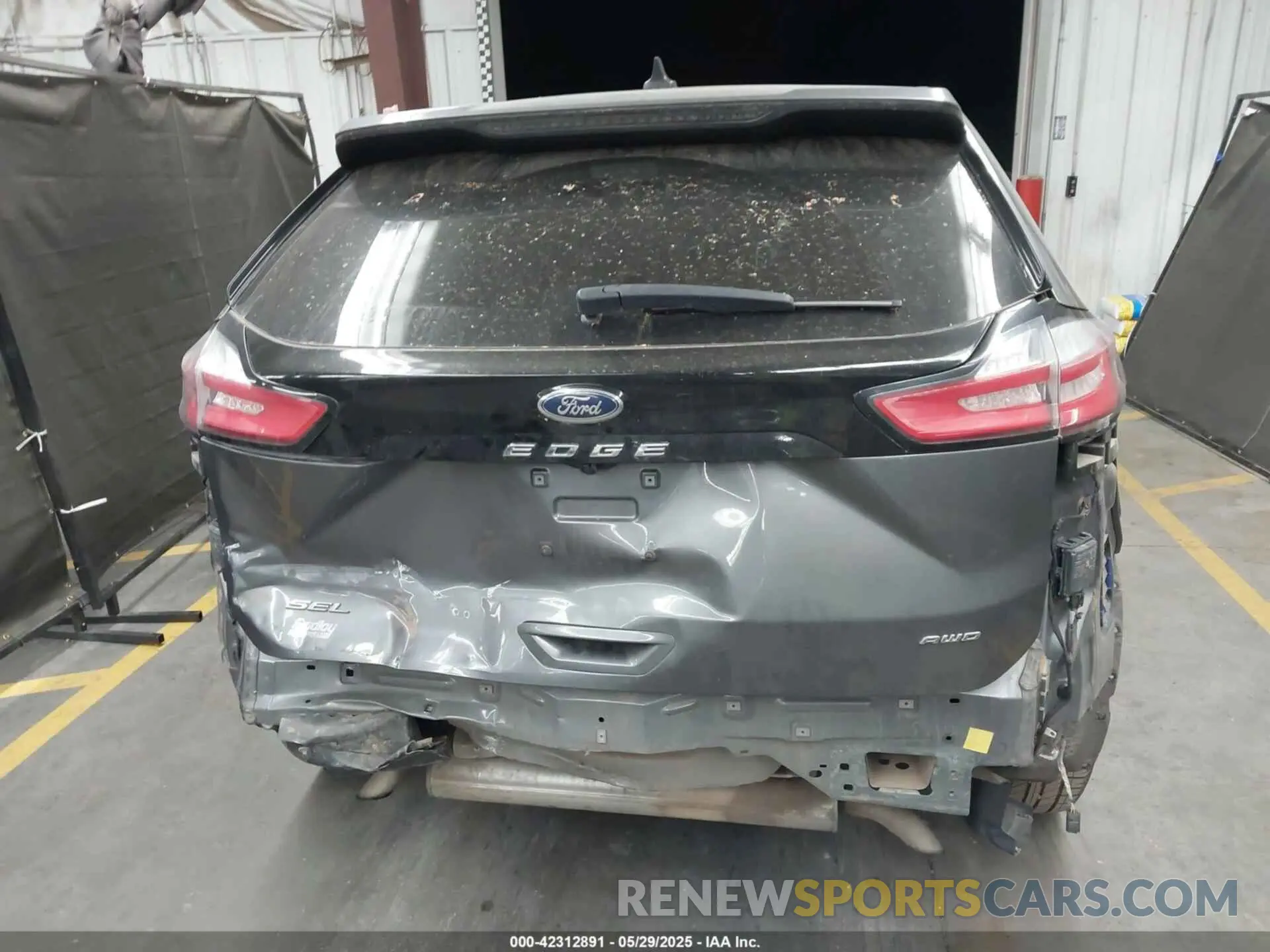 17 Photograph of a damaged car 2FMPK4J94NBA92406 FORD EDGE 2022