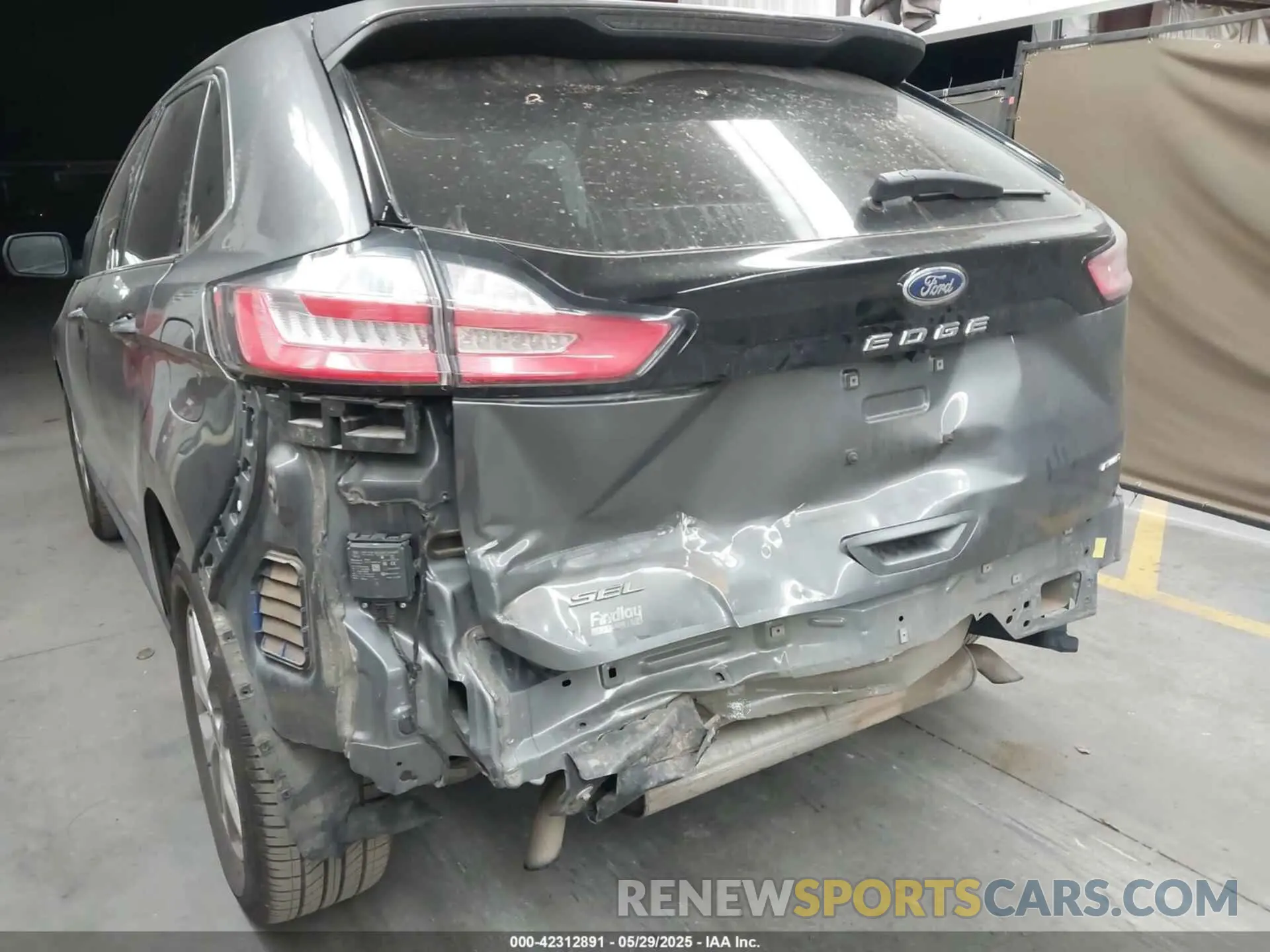 18 Photograph of a damaged car 2FMPK4J94NBA92406 FORD EDGE 2022