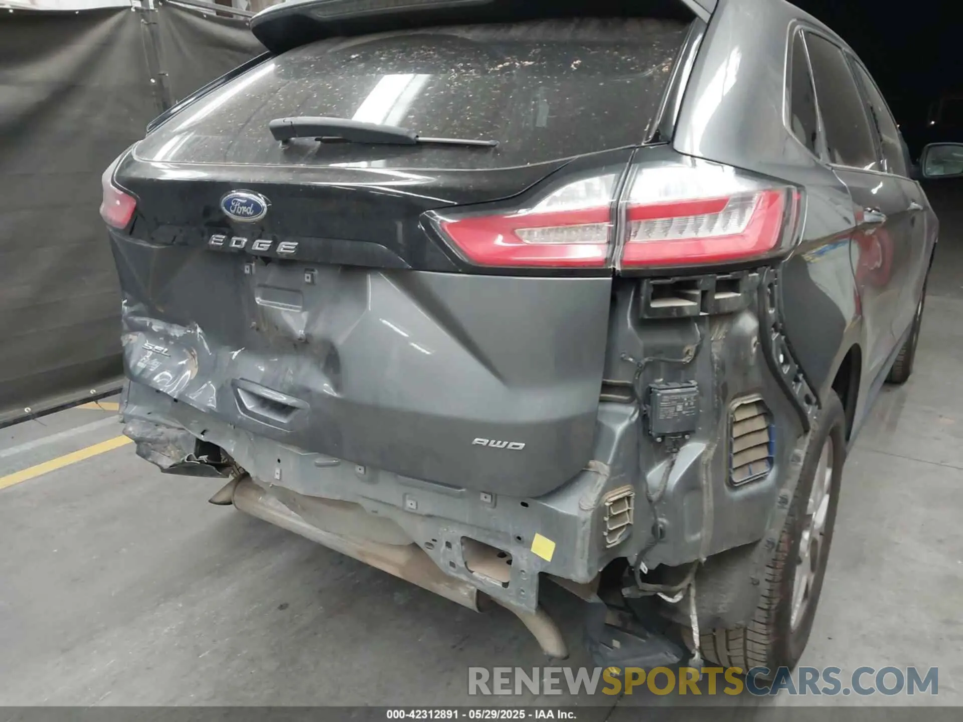 19 Photograph of a damaged car 2FMPK4J94NBA92406 FORD EDGE 2022