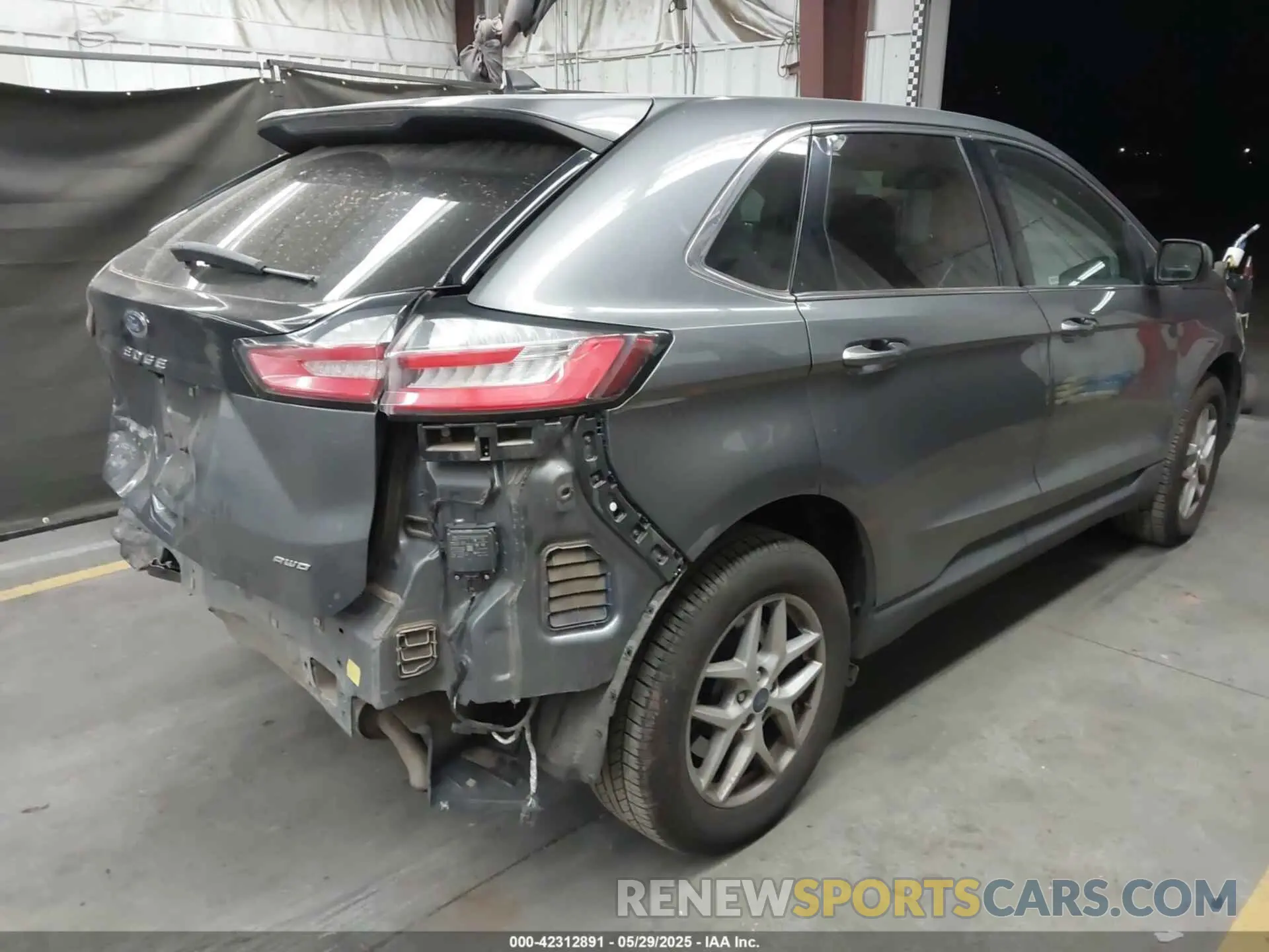 4 Photograph of a damaged car 2FMPK4J94NBA92406 FORD EDGE 2022