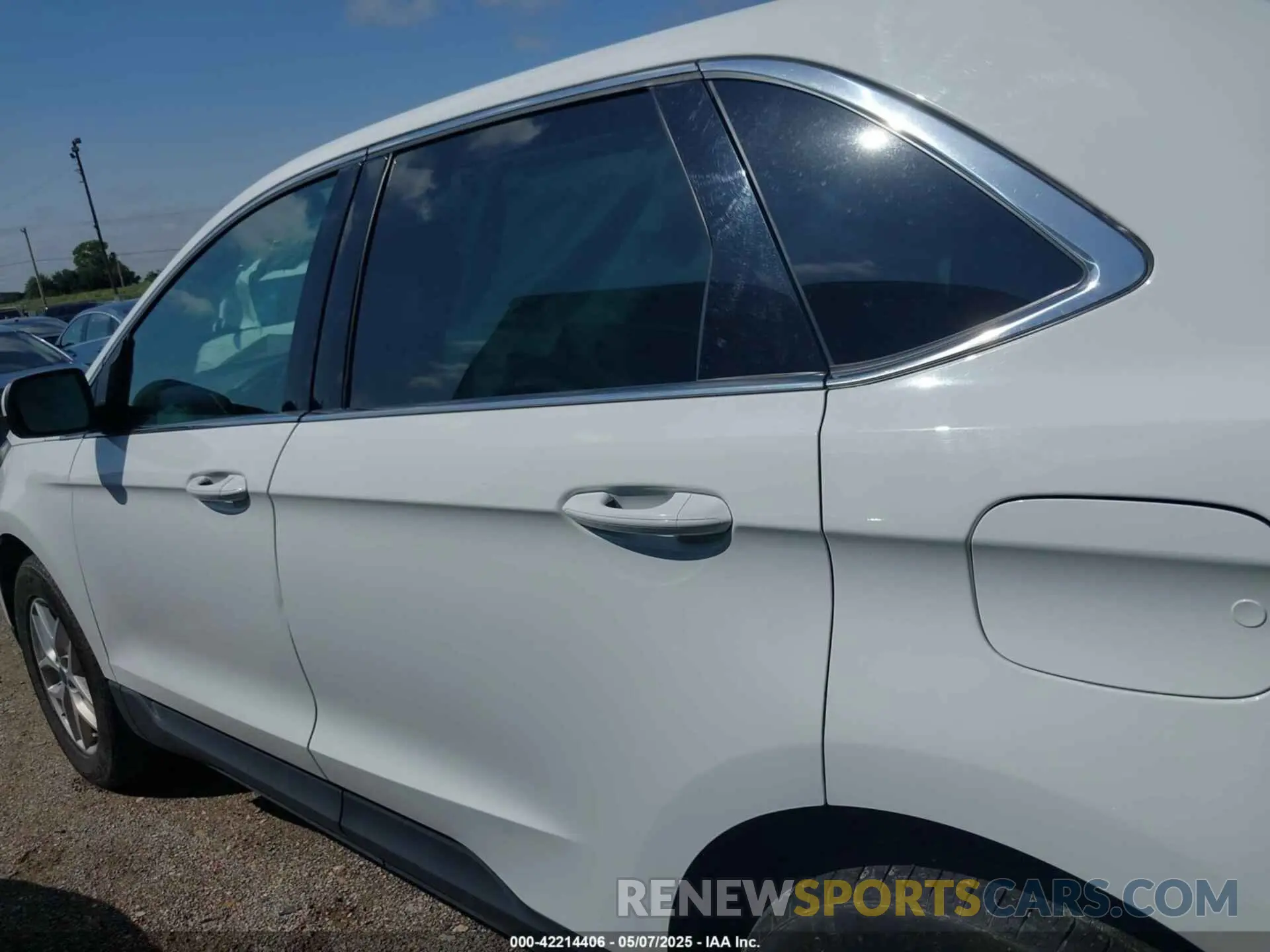 14 Photograph of a damaged car 2FMPK4J94NBA93720 FORD EDGE 2022