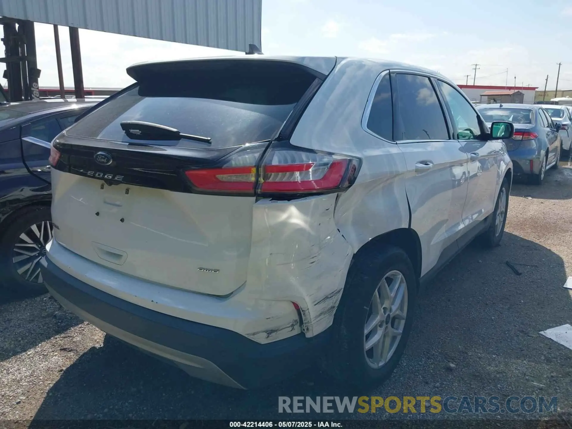 4 Photograph of a damaged car 2FMPK4J94NBA93720 FORD EDGE 2022