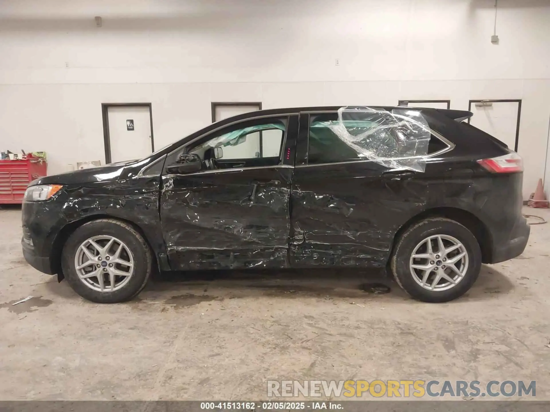 14 Photograph of a damaged car 2FMPK4J99NBA08564 FORD EDGE 2022