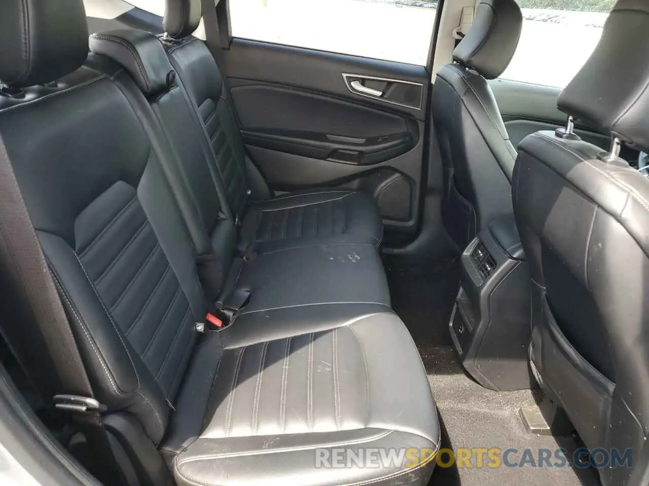 11 Photograph of a damaged car 2FMPK4J99NBA92790 FORD EDGE 2022
