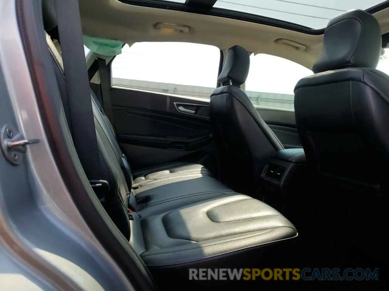 11 Photograph of a damaged car 2FMPK4K90NBA95317 FORD EDGE 2022