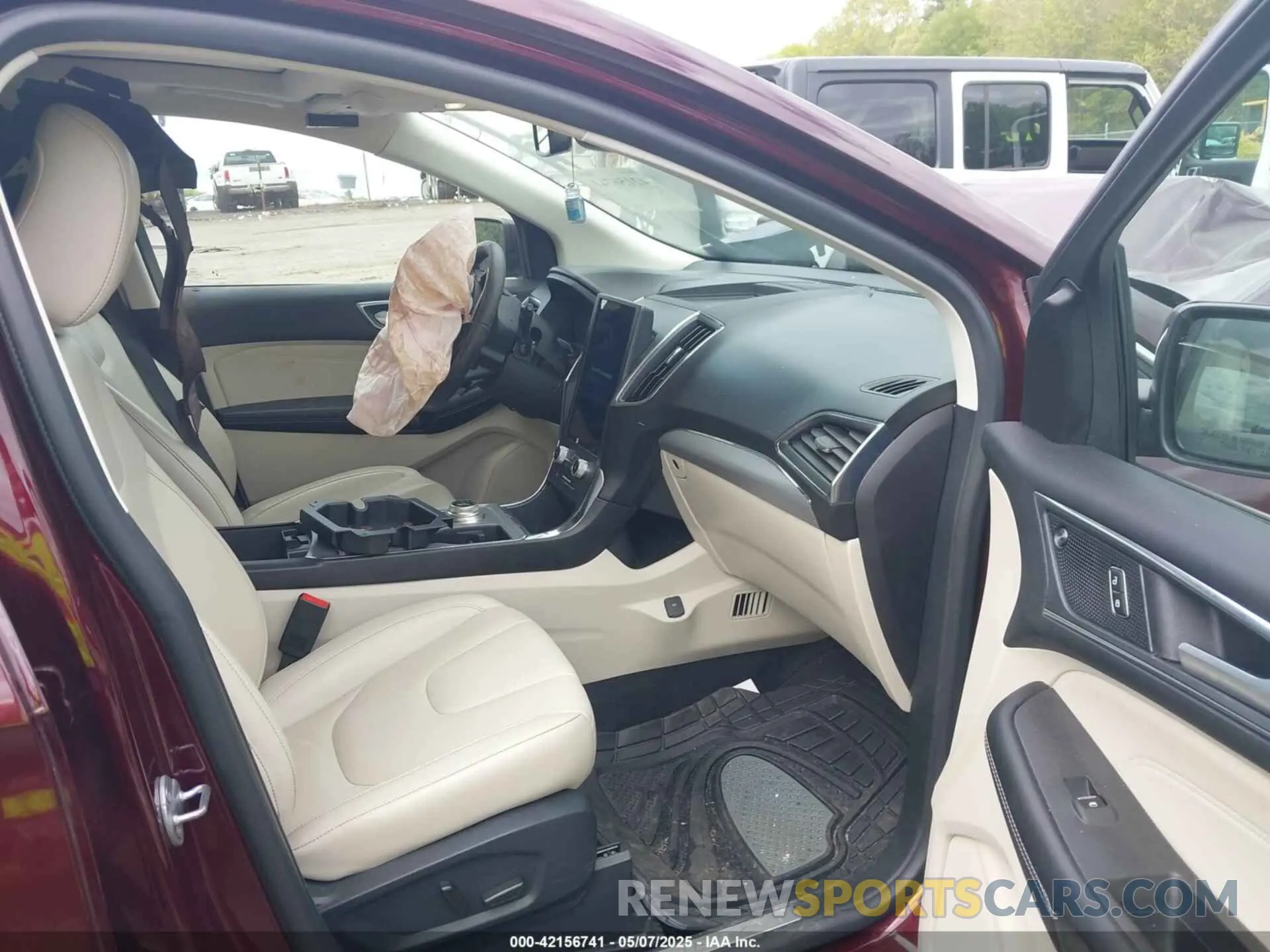 5 Photograph of a damaged car 2FMPK4K92NBA05147 FORD EDGE 2022