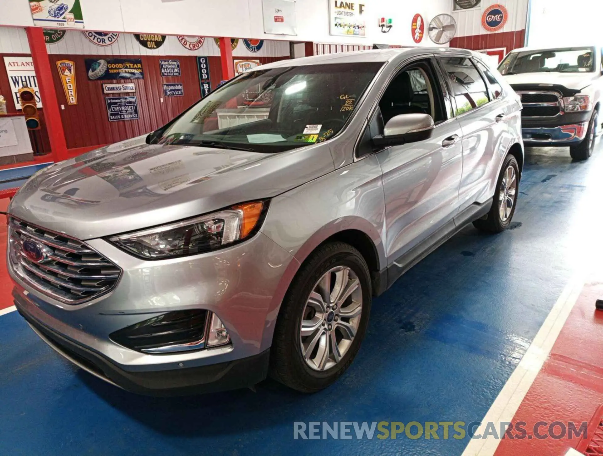 11 Photograph of a damaged car 2FMPK4K93NBA81363 FORD EDGE 2022