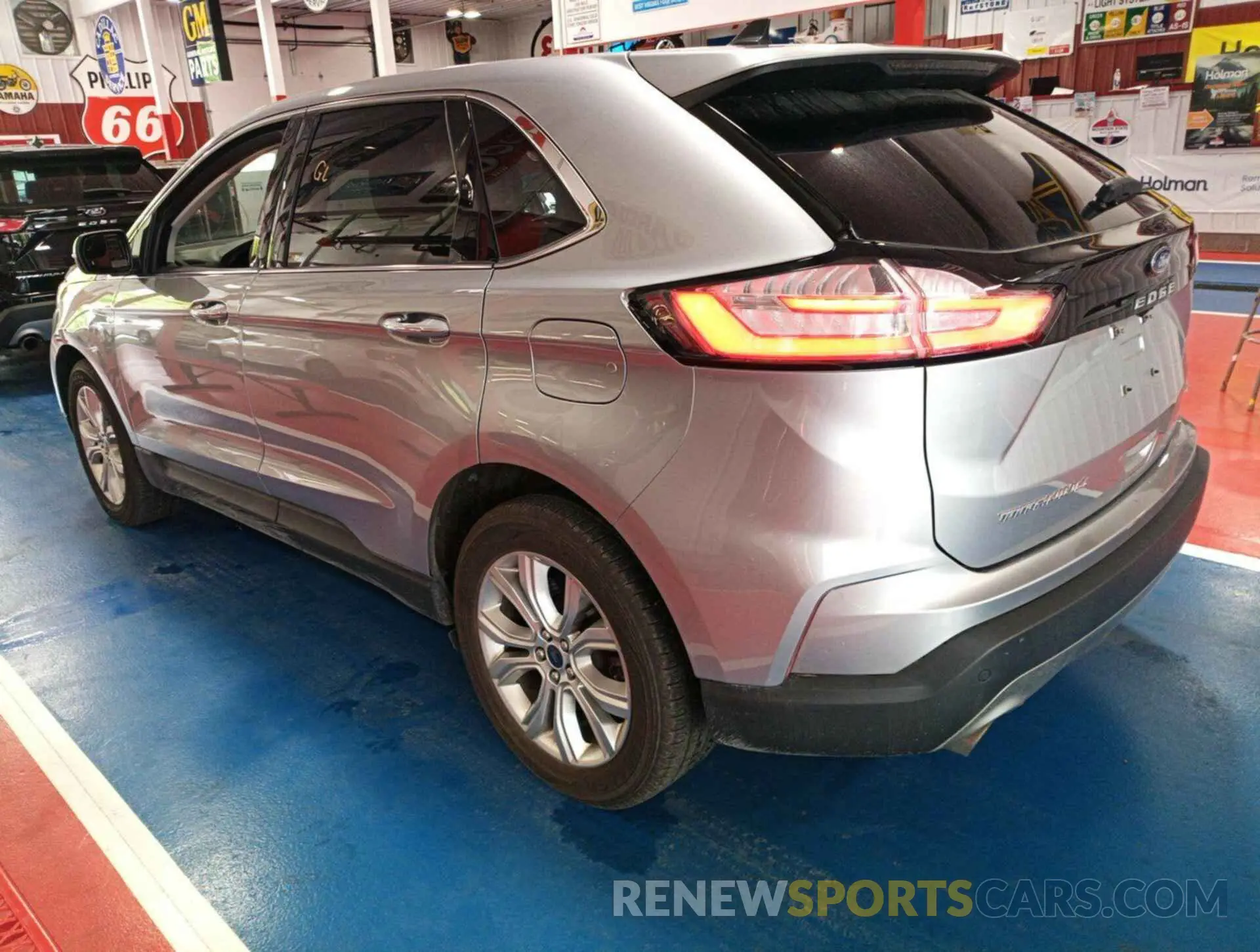24 Photograph of a damaged car 2FMPK4K93NBA81363 FORD EDGE 2022