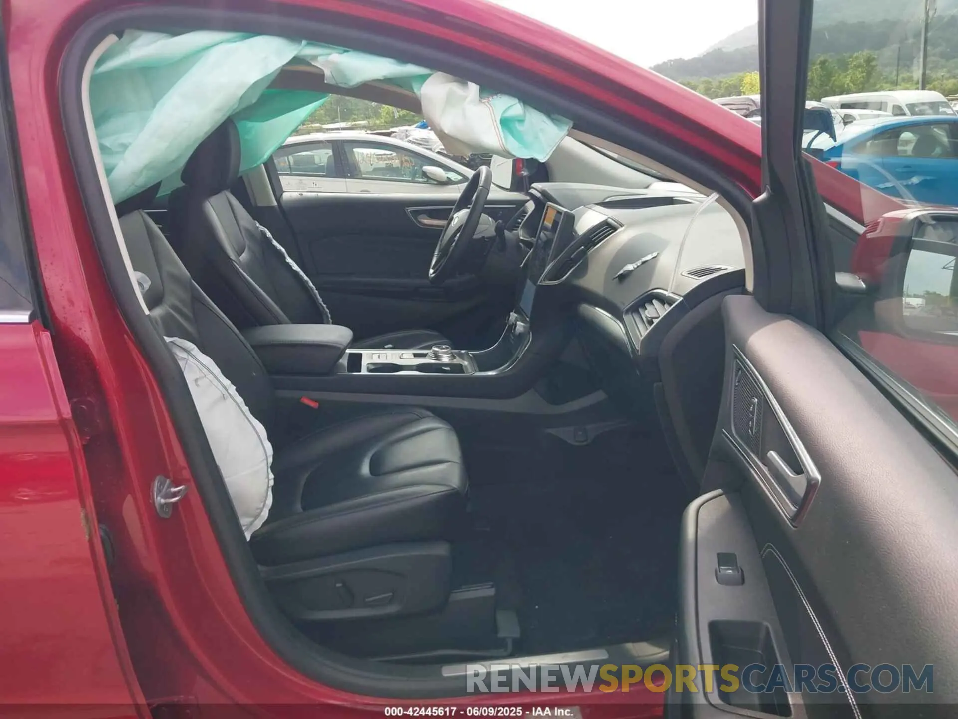 5 Photograph of a damaged car 2FMPK4K94NBA43561 FORD EDGE 2022