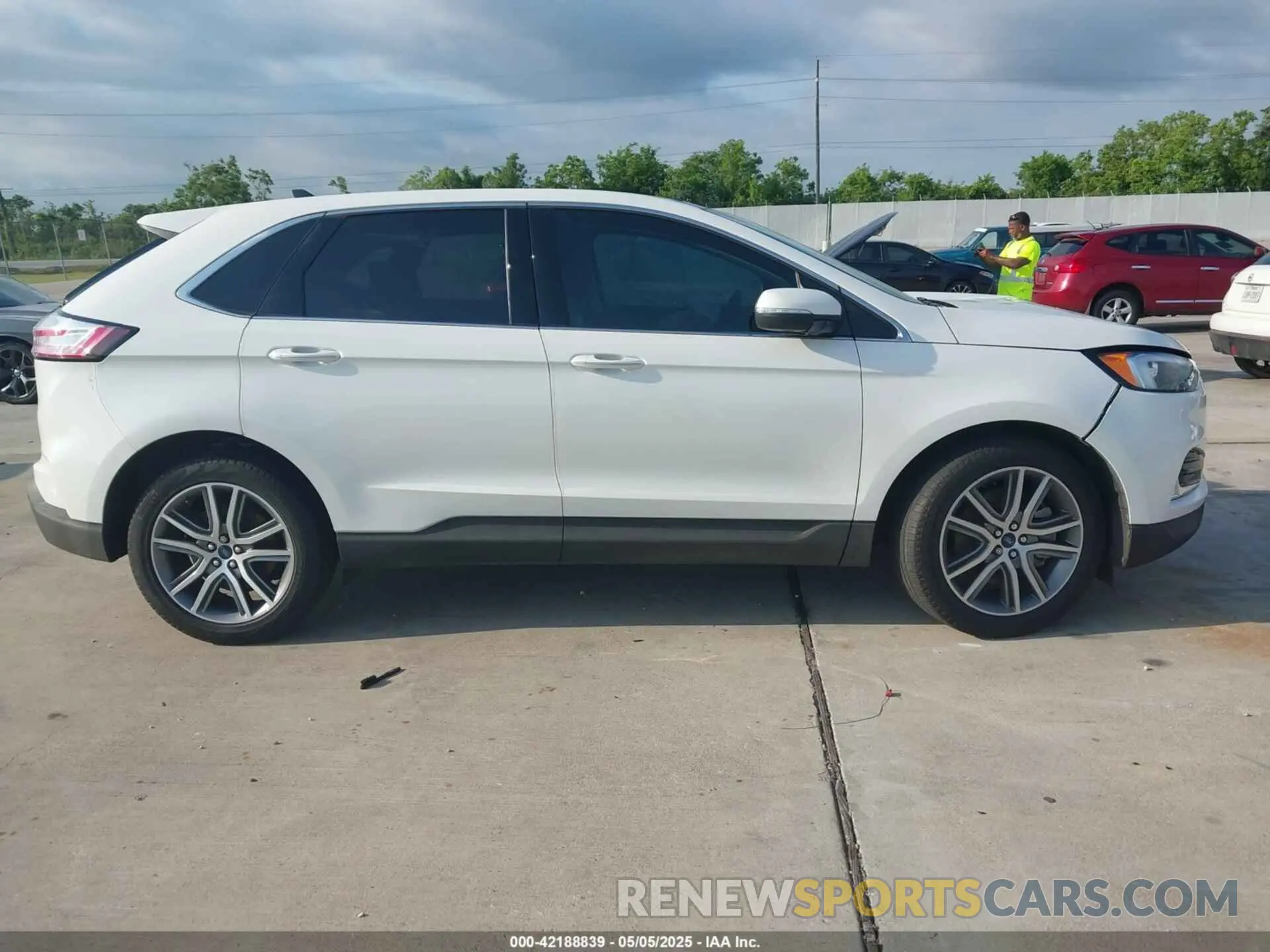 12 Photograph of a damaged car 2FMPK4K94NBA70551 FORD EDGE 2022