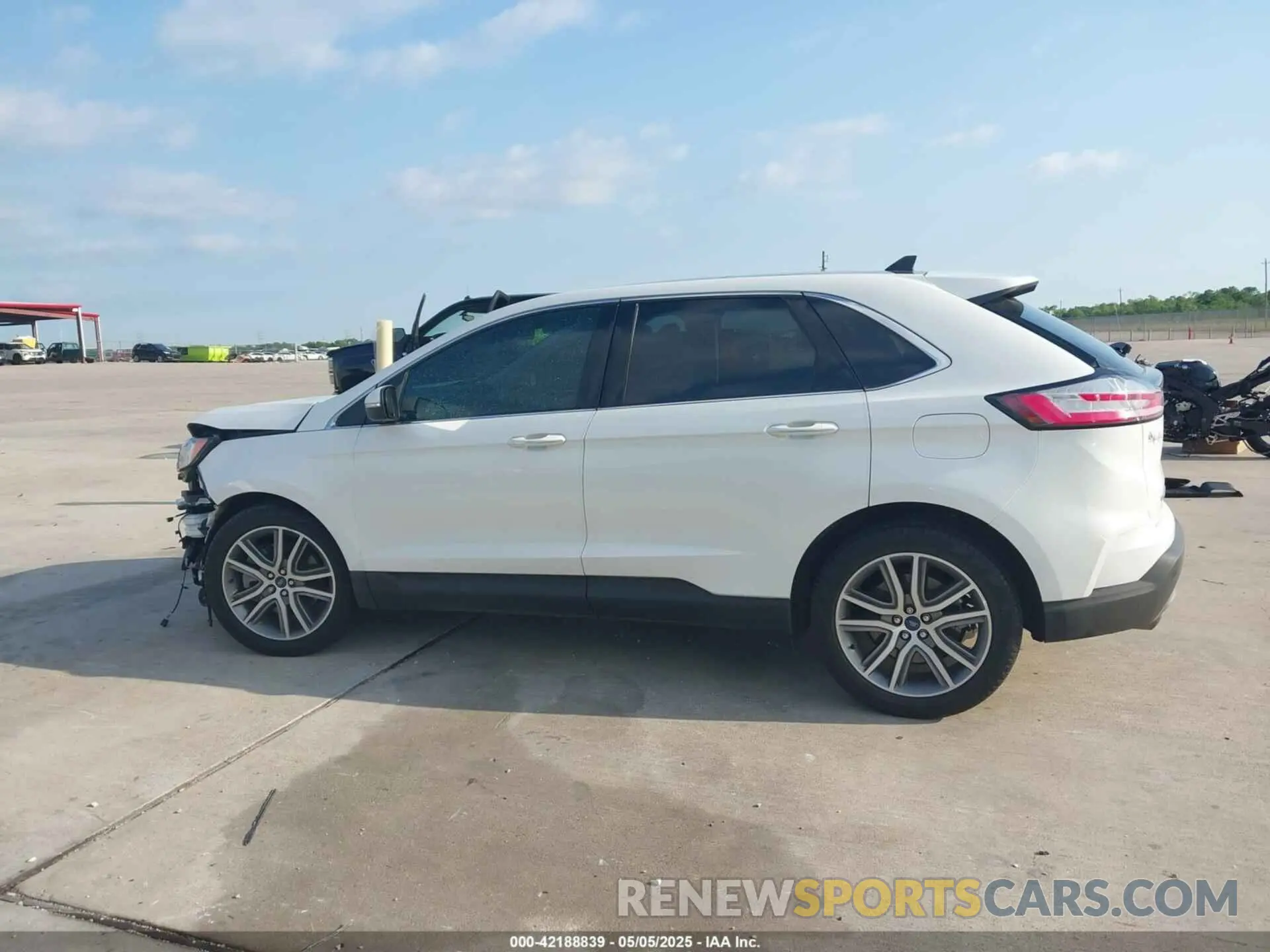 13 Photograph of a damaged car 2FMPK4K94NBA70551 FORD EDGE 2022