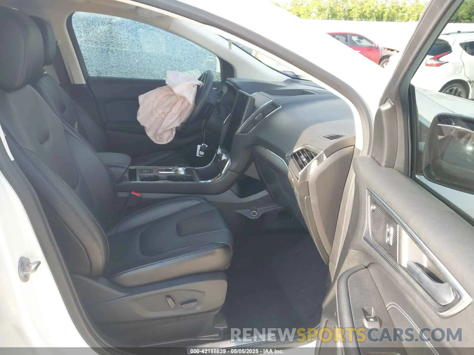 5 Photograph of a damaged car 2FMPK4K94NBA70551 FORD EDGE 2022