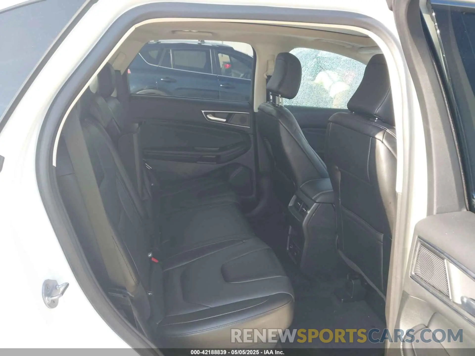 8 Photograph of a damaged car 2FMPK4K94NBA70551 FORD EDGE 2022