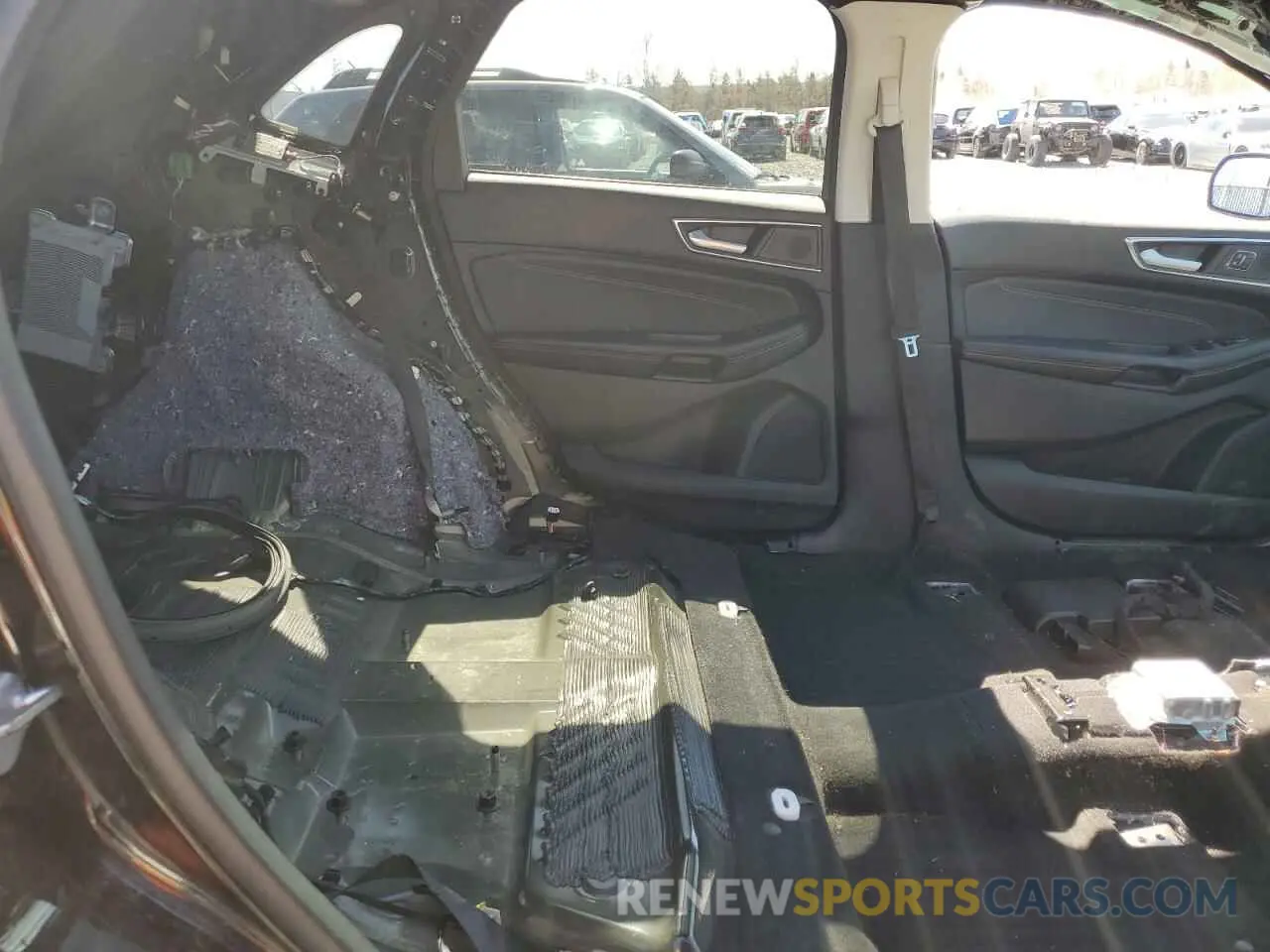 11 Photograph of a damaged car 2FMPK4K94NBA75538 FORD EDGE 2022