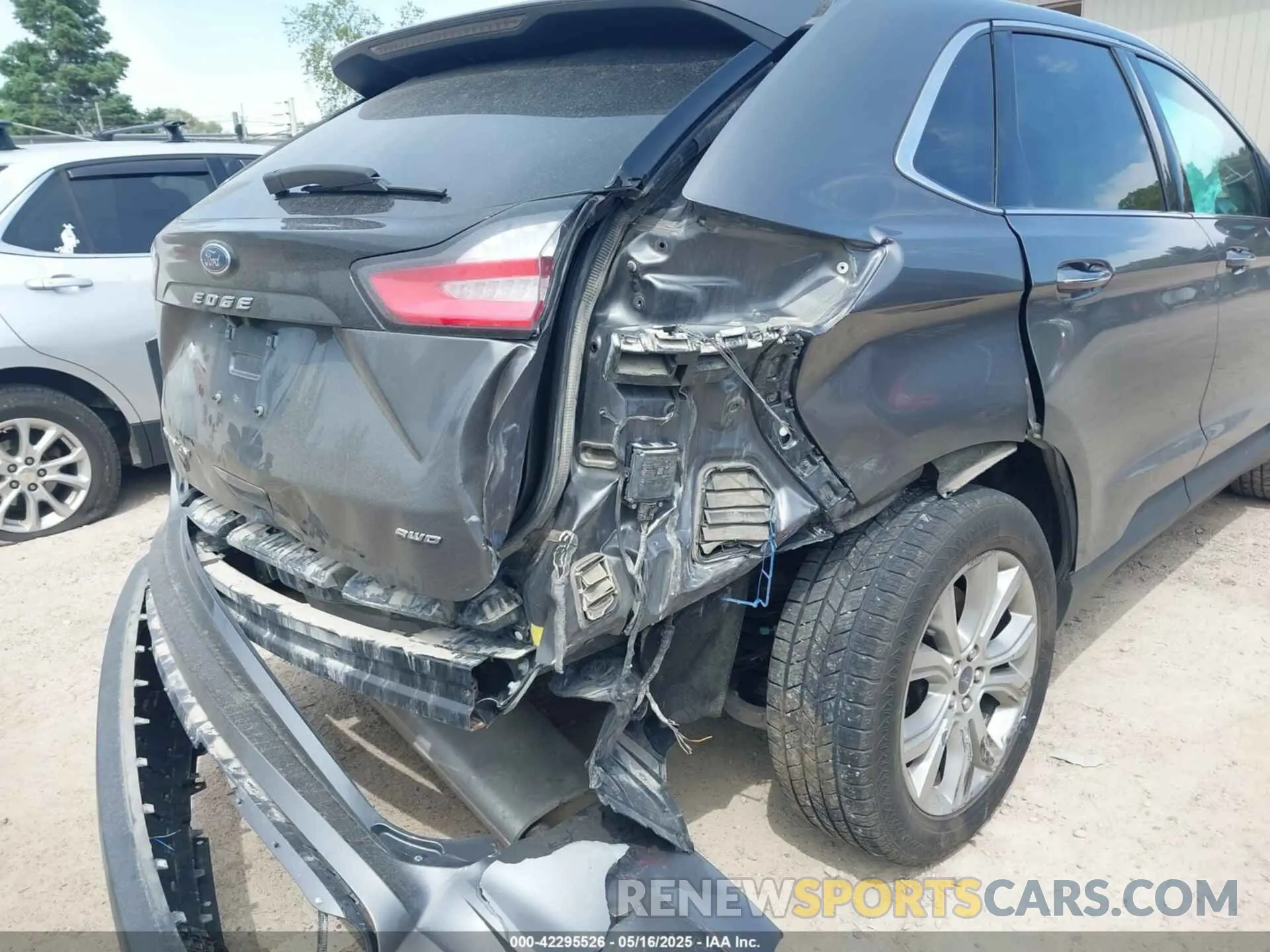 17 Photograph of a damaged car 2FMPK4K94NBB07047 FORD EDGE 2022
