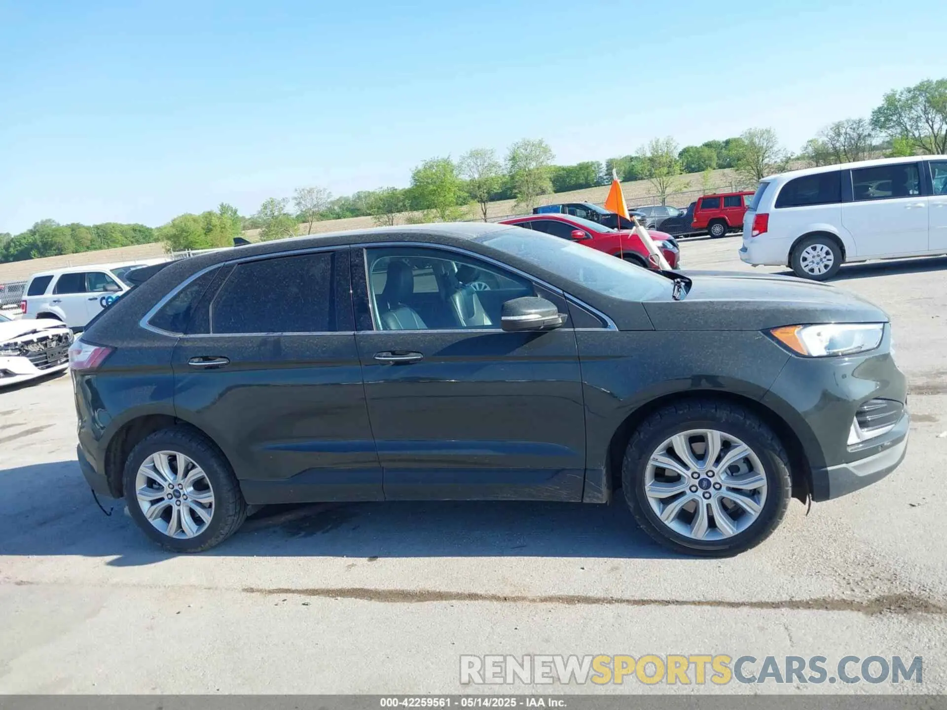 14 Photograph of a damaged car 2FMPK4K95NBA53113 FORD EDGE 2022