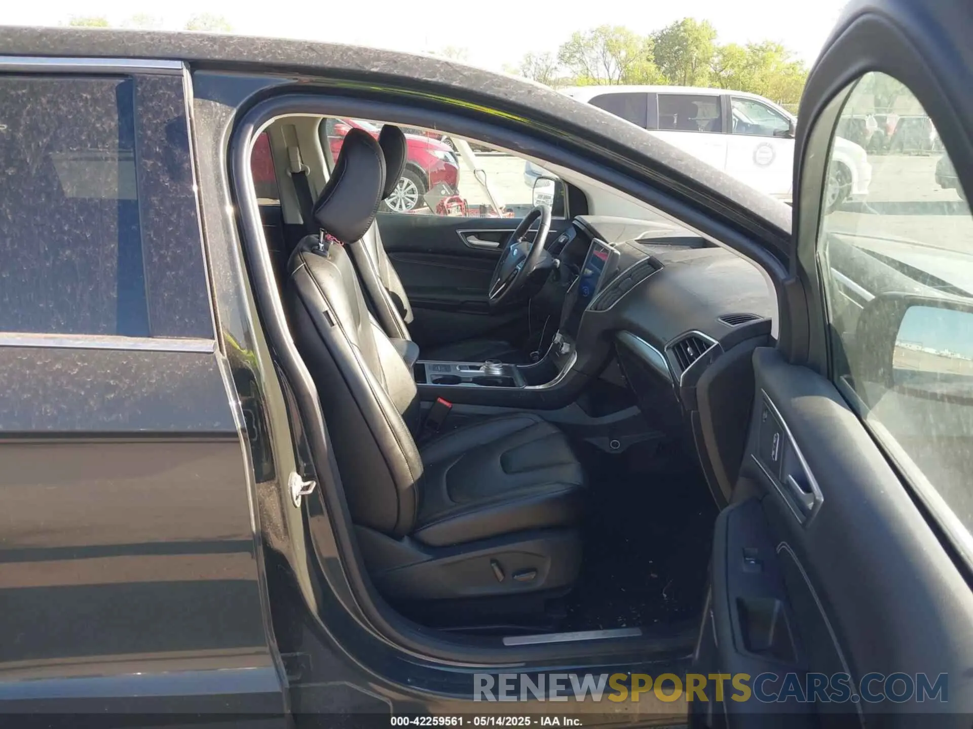 5 Photograph of a damaged car 2FMPK4K95NBA53113 FORD EDGE 2022