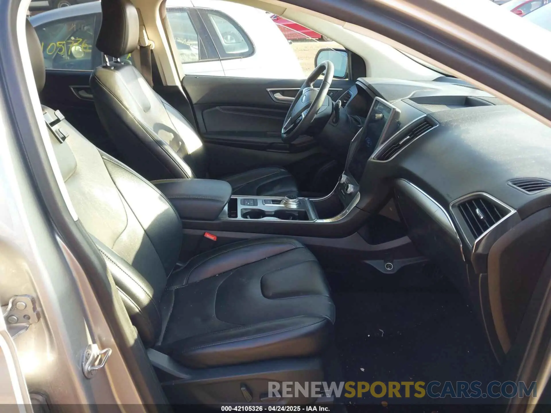 5 Photograph of a damaged car 2FMPK4K96NBA38989 FORD EDGE 2022