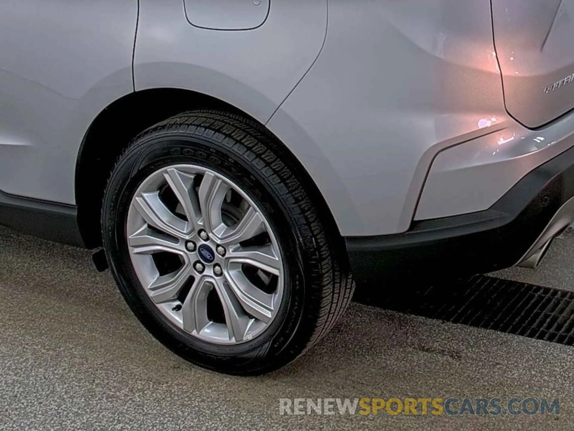 17 Photograph of a damaged car 2FMPK4K98NBA81777 FORD EDGE 2022