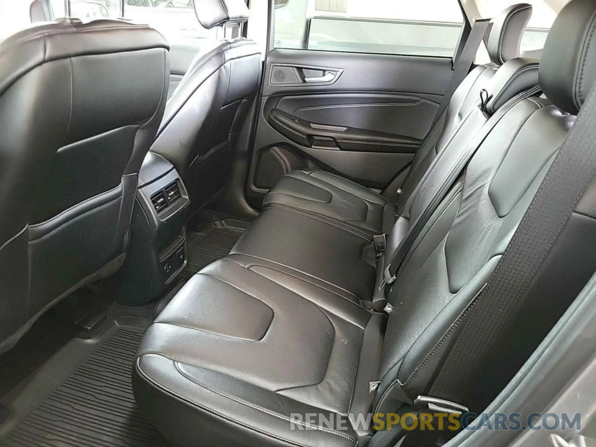 19 Photograph of a damaged car 2FMPK4K98NBA81777 FORD EDGE 2022