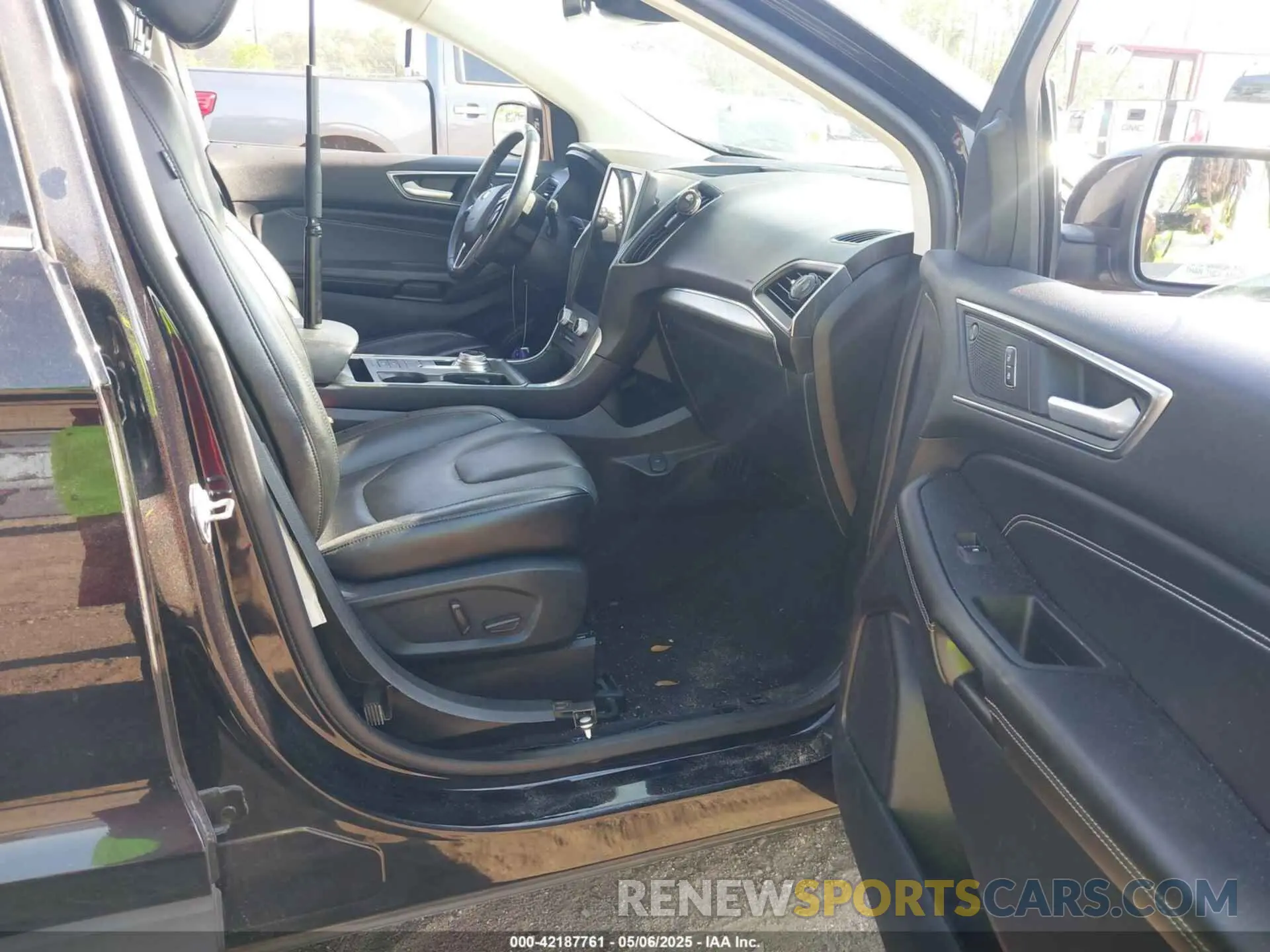 5 Photograph of a damaged car 2FMPK4K99NBA45354 FORD EDGE 2022