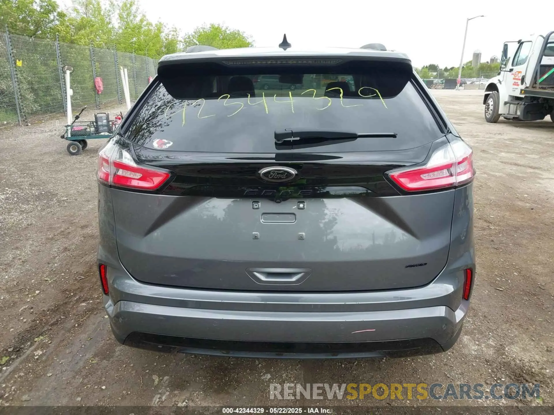 17 Photograph of a damaged car 2FMPK4G90PBA15235 FORD EDGE 2023