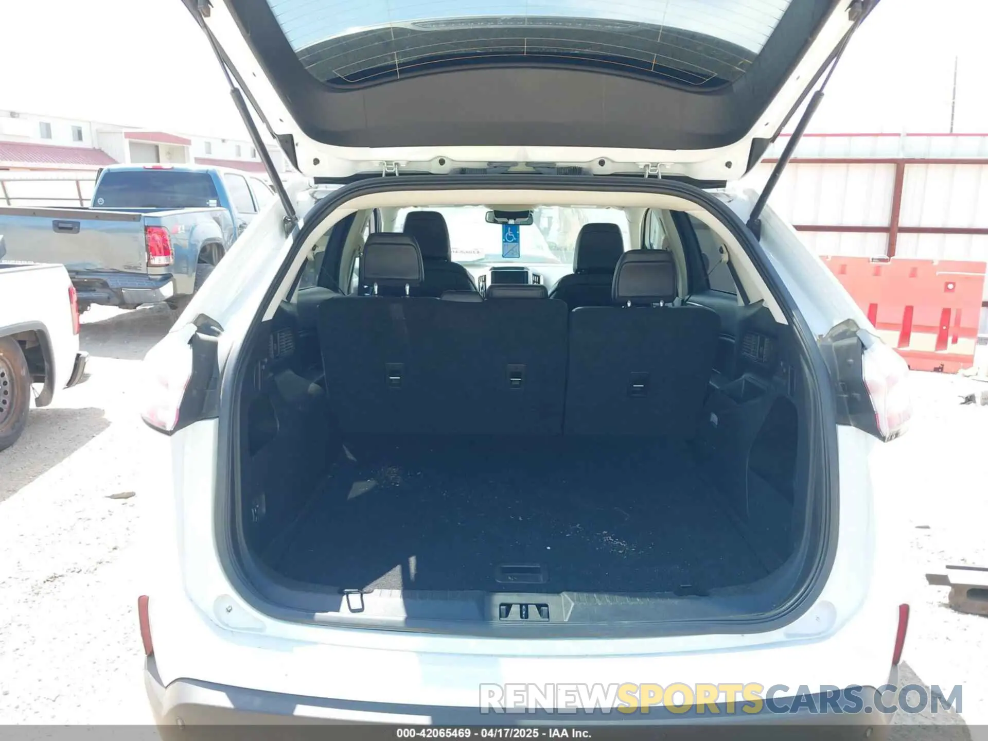 18 Фотография поврежденного автомобиля 2FMPK4J97PBA47706 FORD EDGE 2023
