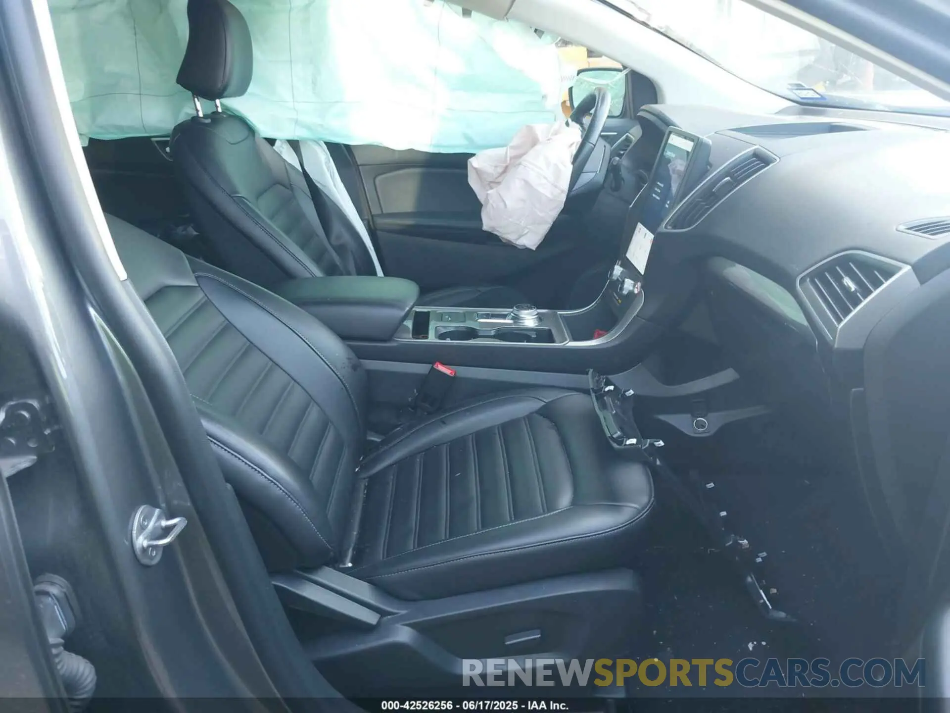 5 Photograph of a damaged car 2FMPK4J91RBA78968 FORD EDGE 2024