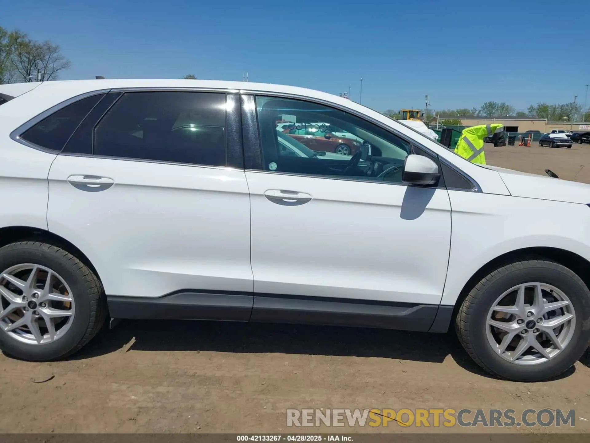 13 Photograph of a damaged car 2FMPK4J93RBA77417 FORD EDGE 2024