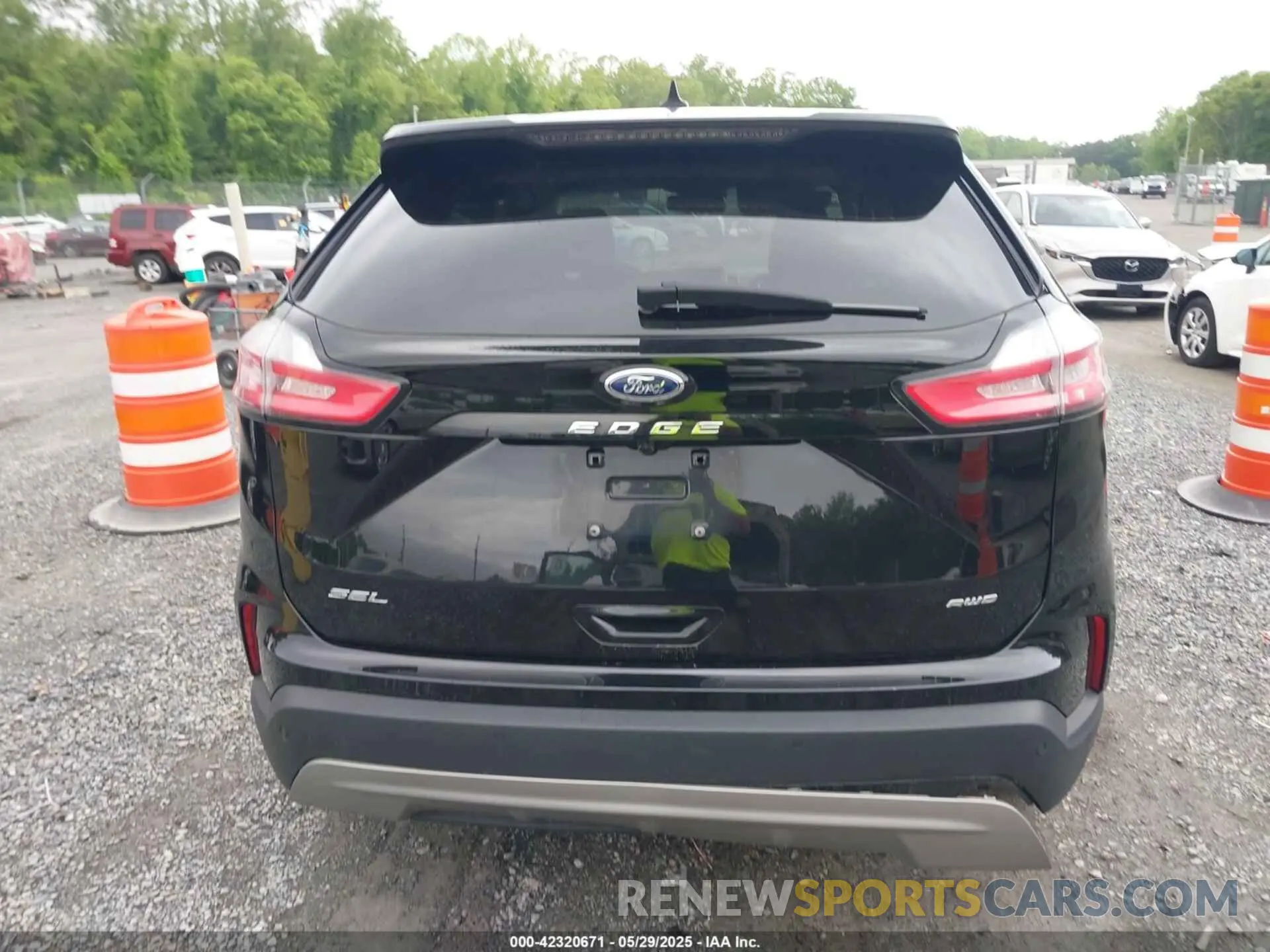16 Photograph of a damaged car 2FMPK4J94RBA98194 FORD EDGE 2024