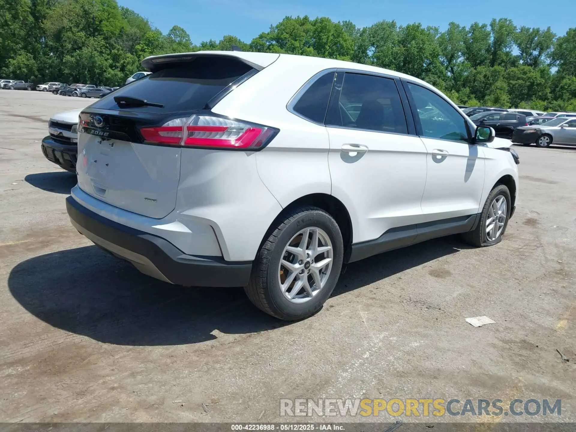 4 Photograph of a damaged car 2FMPK4J94RBA99457 FORD EDGE 2024