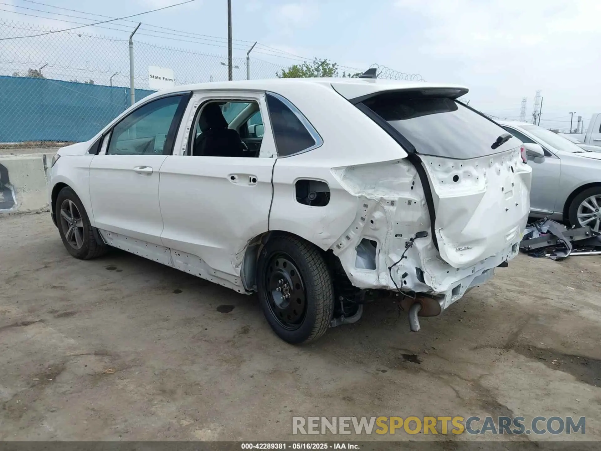 3 Photograph of a damaged car 2FMPK4J96RBA40118 FORD EDGE 2024