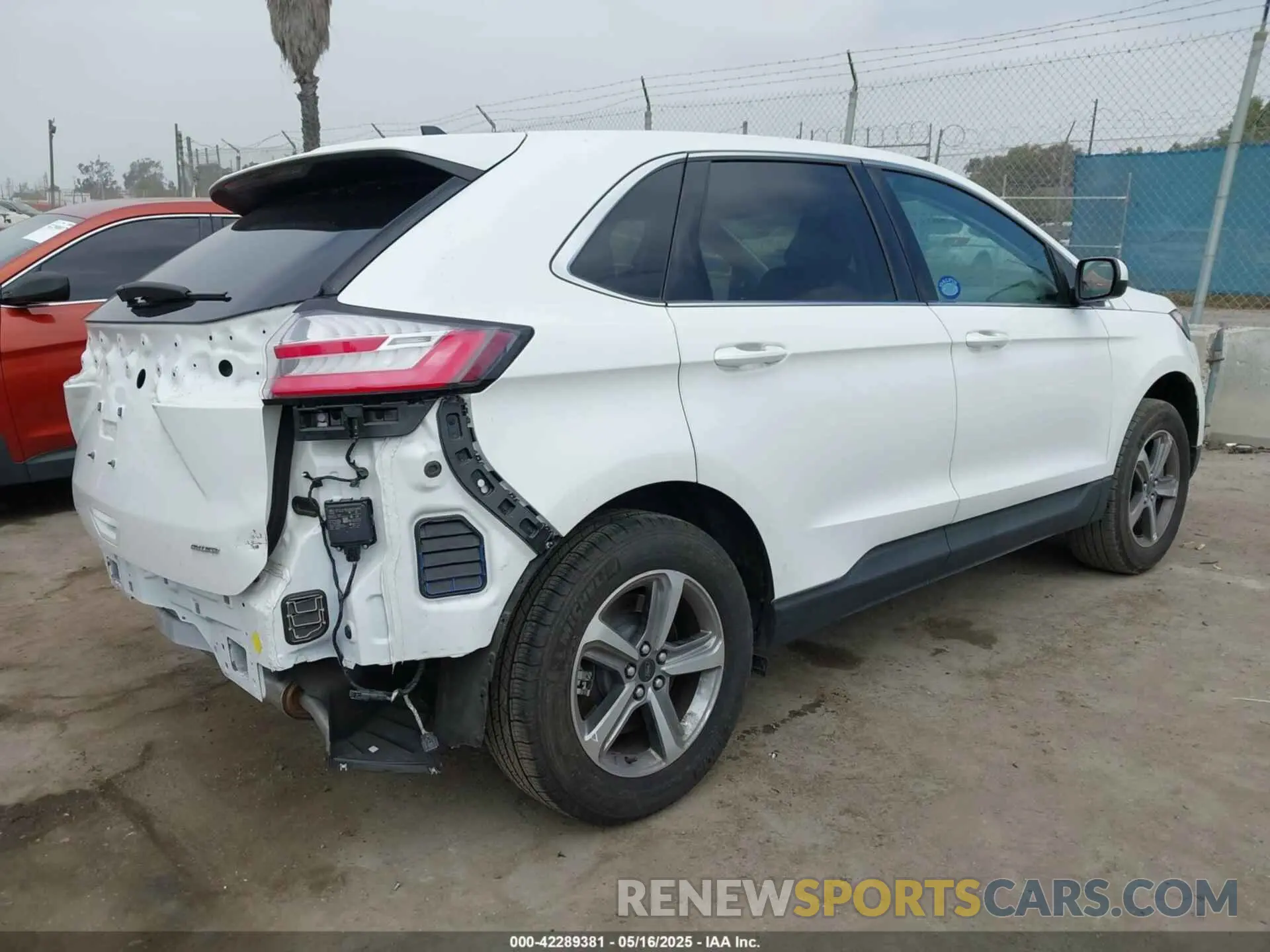 4 Photograph of a damaged car 2FMPK4J96RBA40118 FORD EDGE 2024