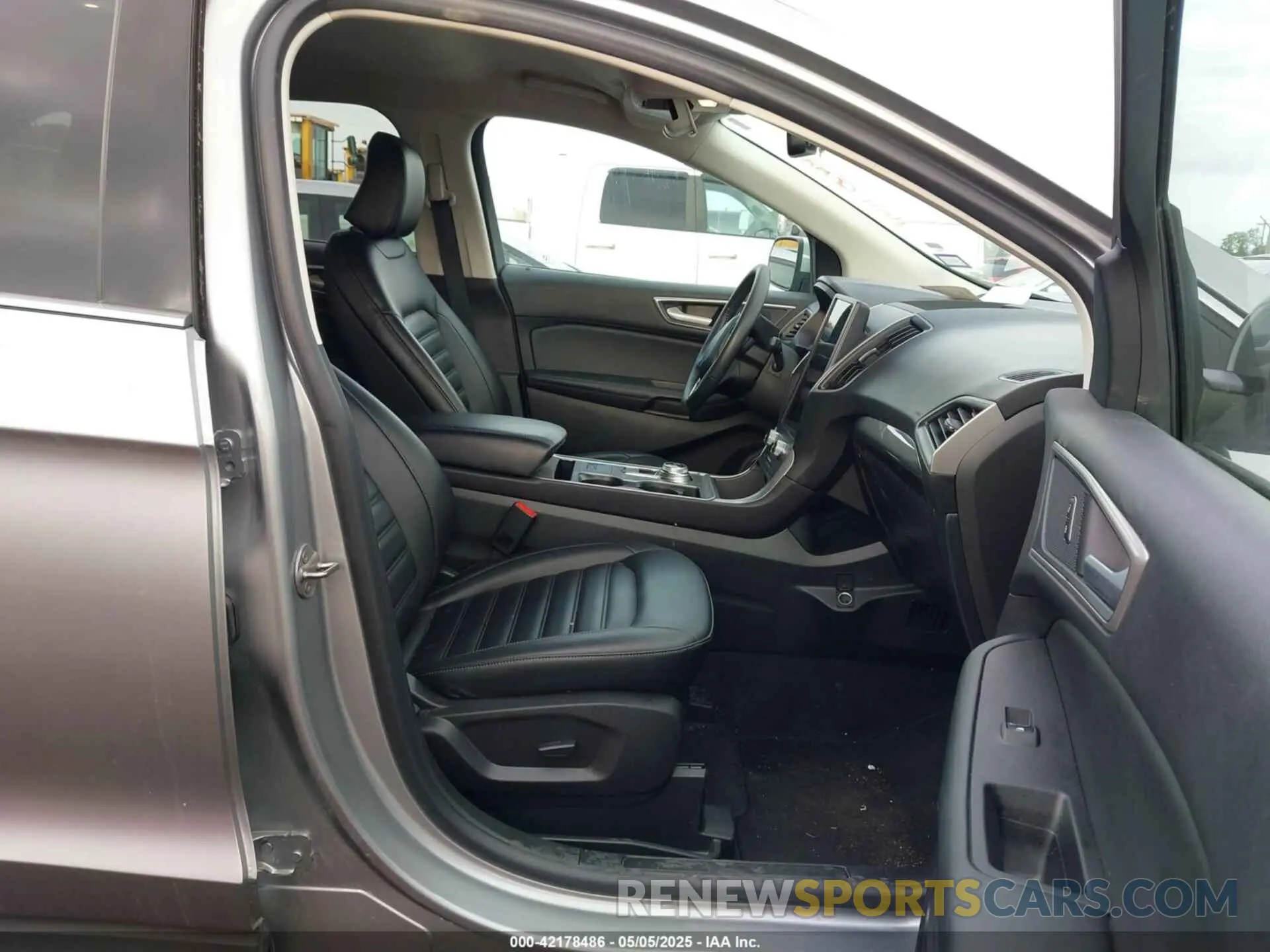 5 Photograph of a damaged car 2FMPK4J97RBA47529 FORD EDGE 2024