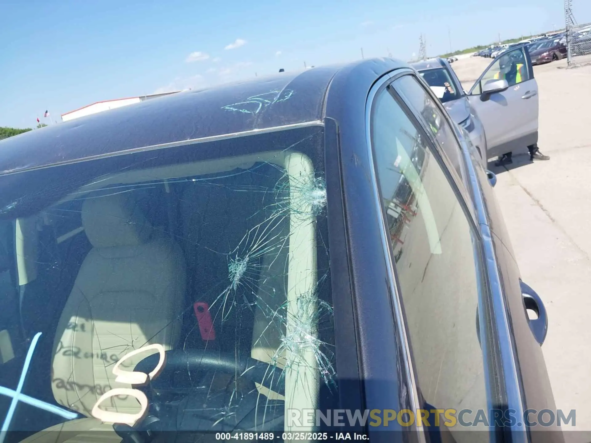 17 Photograph of a damaged car 2FMPK4J9XRBA98698 FORD EDGE 2024