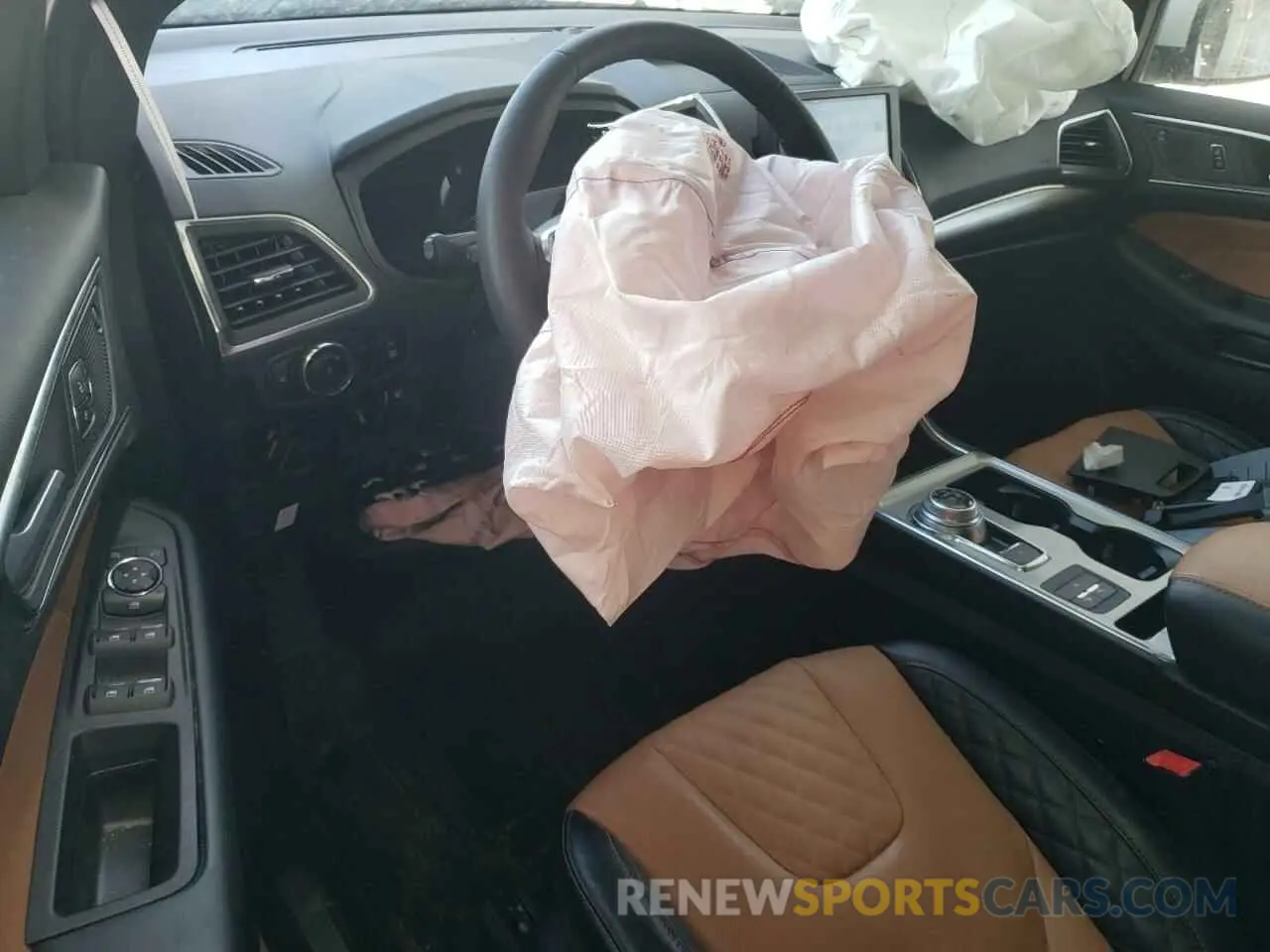 8 Photograph of a damaged car 2FMPK4K9XRBB11318 FORD EDGE 2024