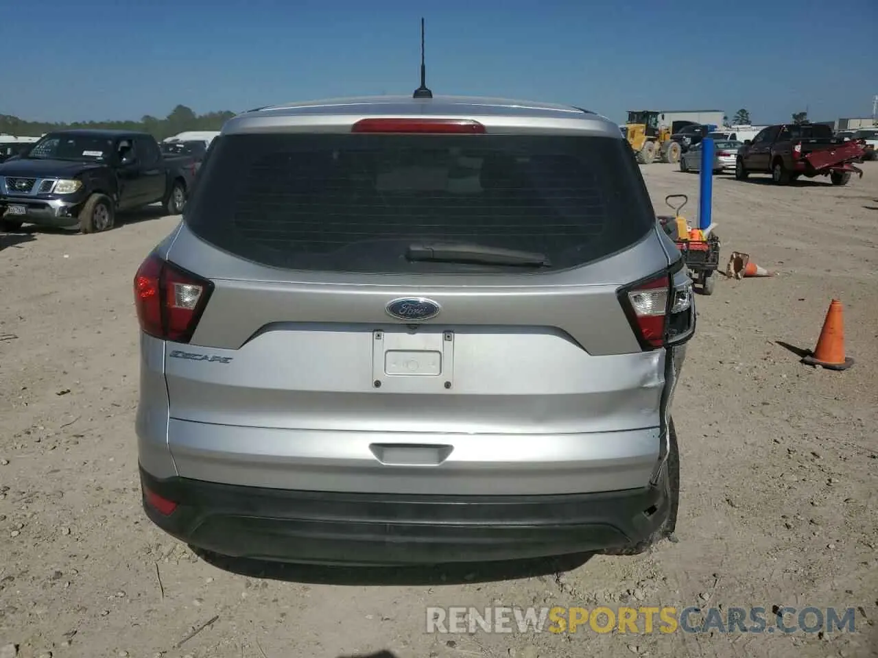 6 Photograph of a damaged car 1FMCU0F70KUC03130 FORD ESCAPE 2019